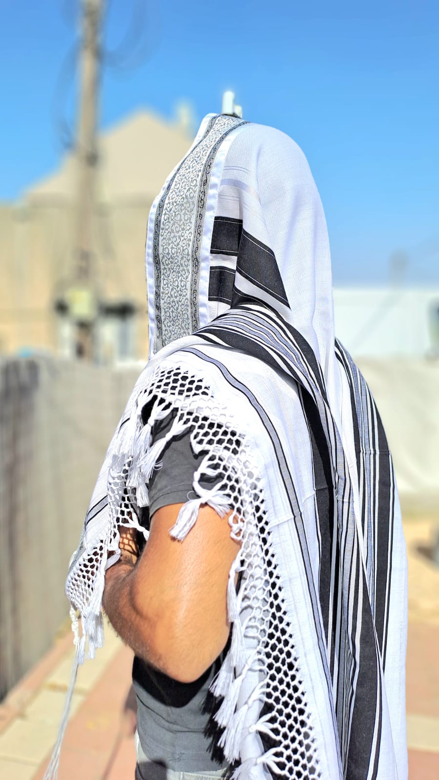 טלית תימנית מפוארת דגם עמרניה עם שזירה עבודת יד וקשירת ציצית רמבם אוריה אומנות ועיצוב בטליתות 3