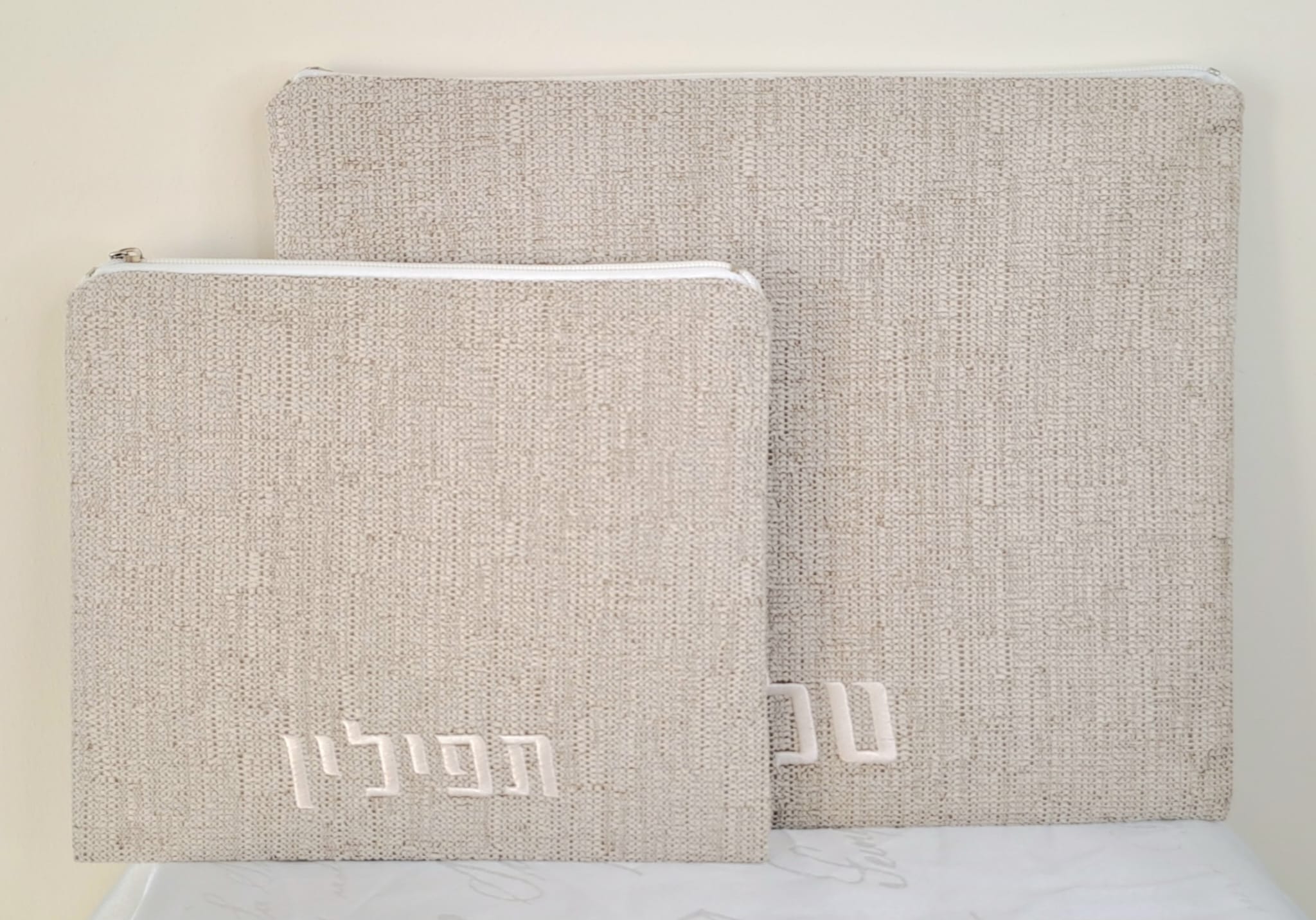 כיסוי טלית ותפילין פשתן בהיר עם רקמת טלית ותפילין אוריה עיצוב טליתות 1