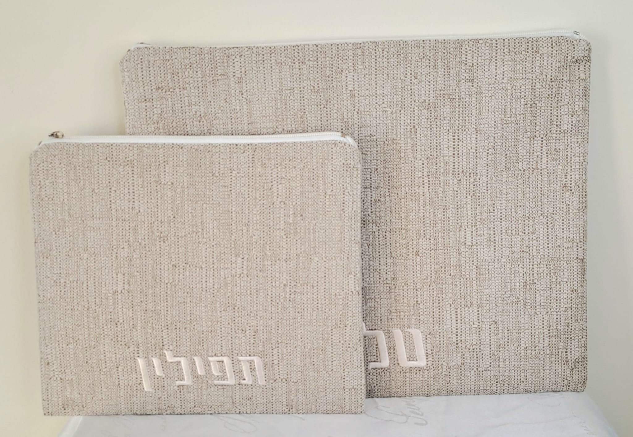 כיסוי טלית ותפילין פשתן בהיר עם רקמת טלית ותפילין אוריה עיצוב טליתות 2