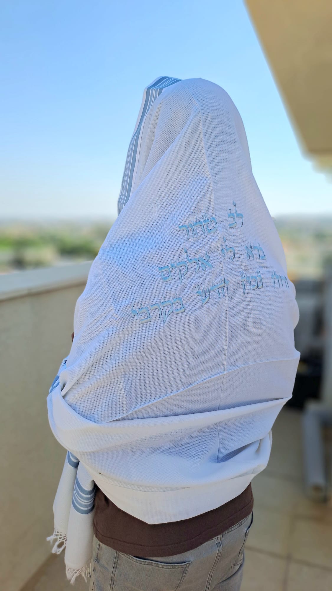 טלית צמר בעיצוב נקי וטהור עם שזירה עבודת יד אוריה עיצוב טליתות 2
