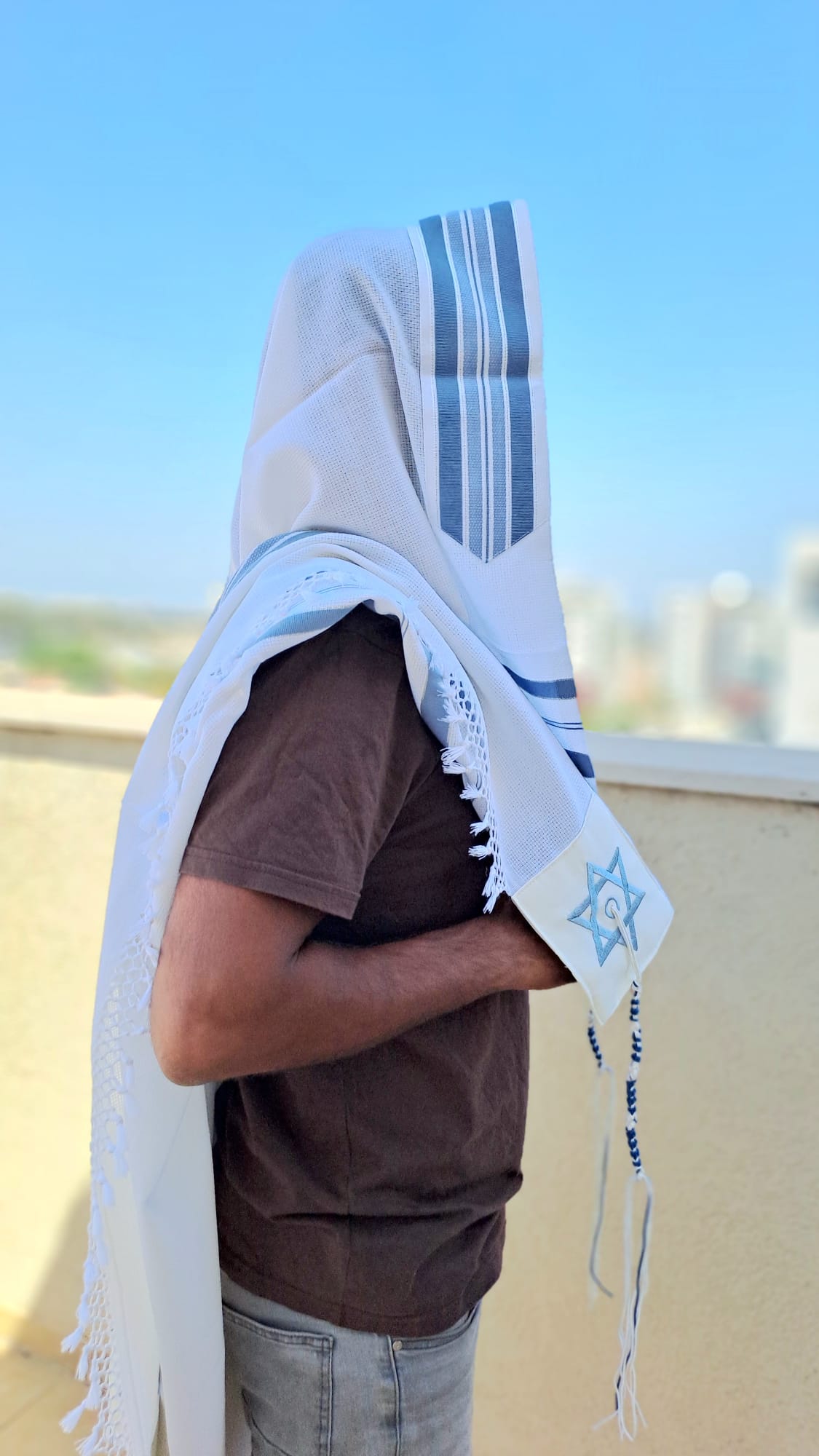 טלית צמר בעיצוב נקי וטהור עם שזירה עבודת יד אוריה עיצוב טליתות 5