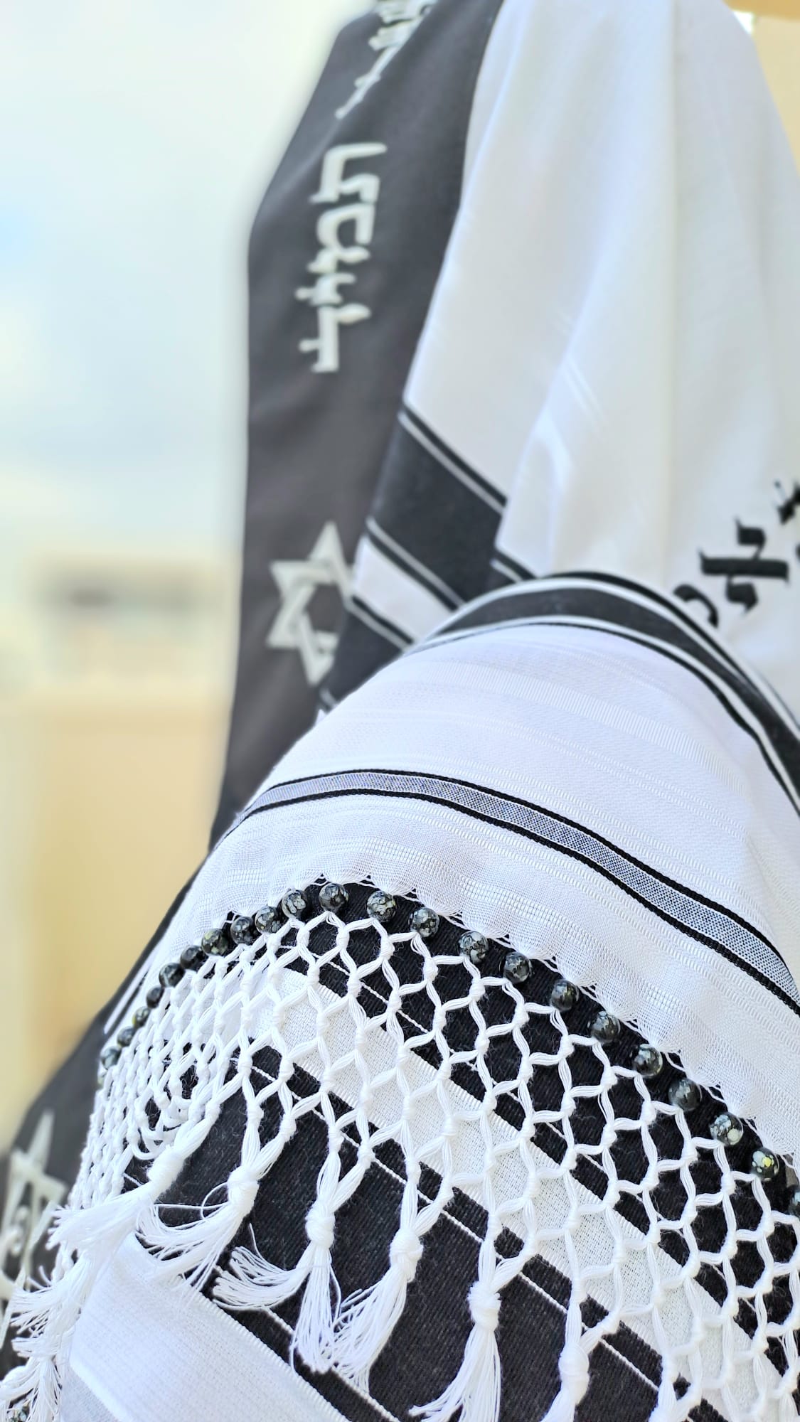 טלית יוקרתית לבר מצווה שויתי ה לנגדי תמיד שחור וכסף נוצץ בשילוב חרוזים בעבודת יד אוריה עיצוב טליתות 2