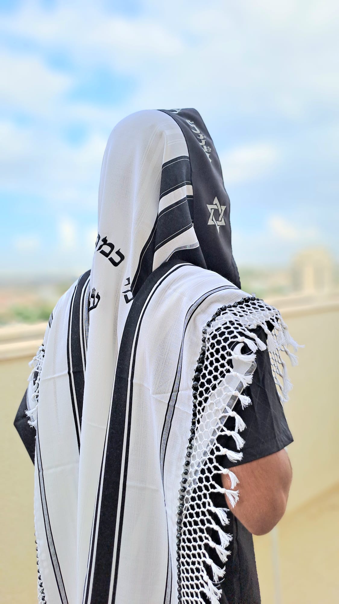 טלית יוקרתית לבר מצווה שויתי ה לנגדי תמיד שחור וכסף נוצץ בשילוב חרוזים בעבודת יד אוריה עיצוב טליתות 8
