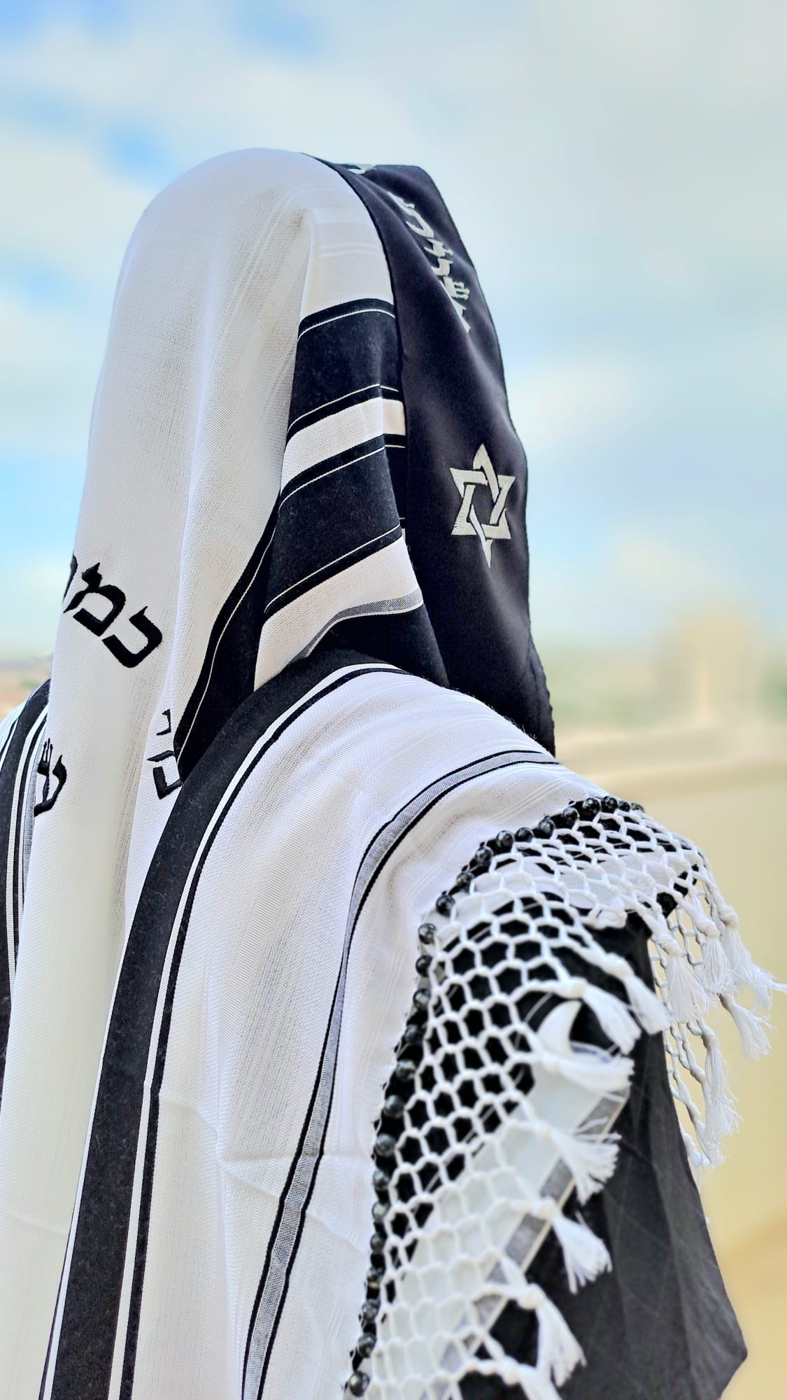 טלית יוקרתית לבר מצווה שויתי ה לנגדי תמיד שחור וכסף נוצץ בשילוב חרוזים בעבודת יד אוריה עיצוב טליתות 9