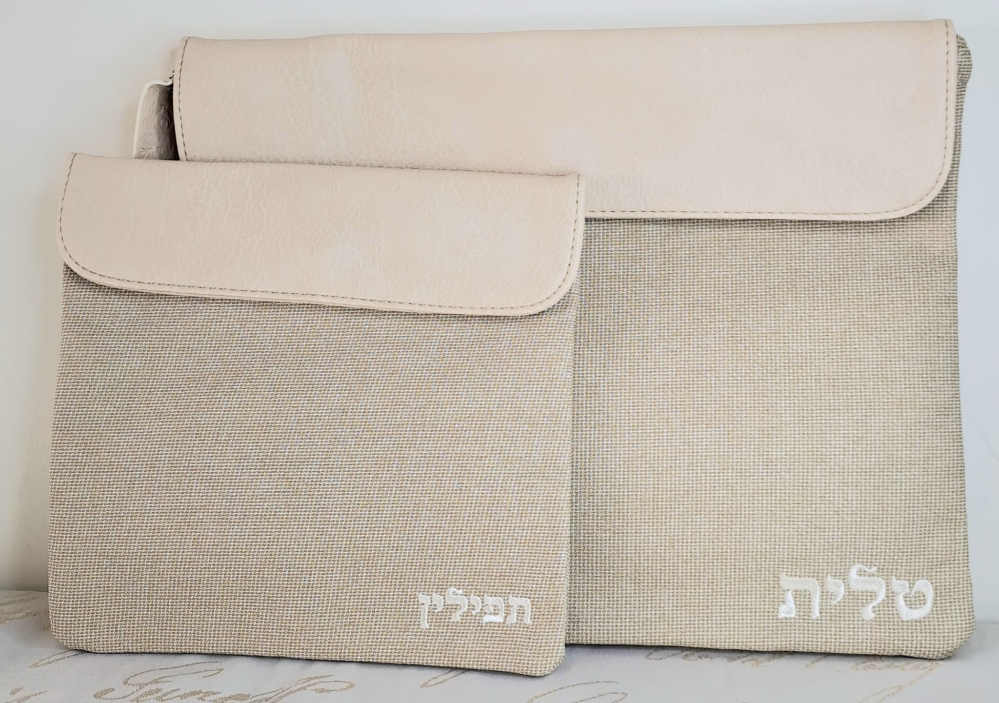 כיסוי טלית ותפילין משולב פשתן ודמוי עור קרם בהיר אוריה אומנות ועיצוב בטליתות 1