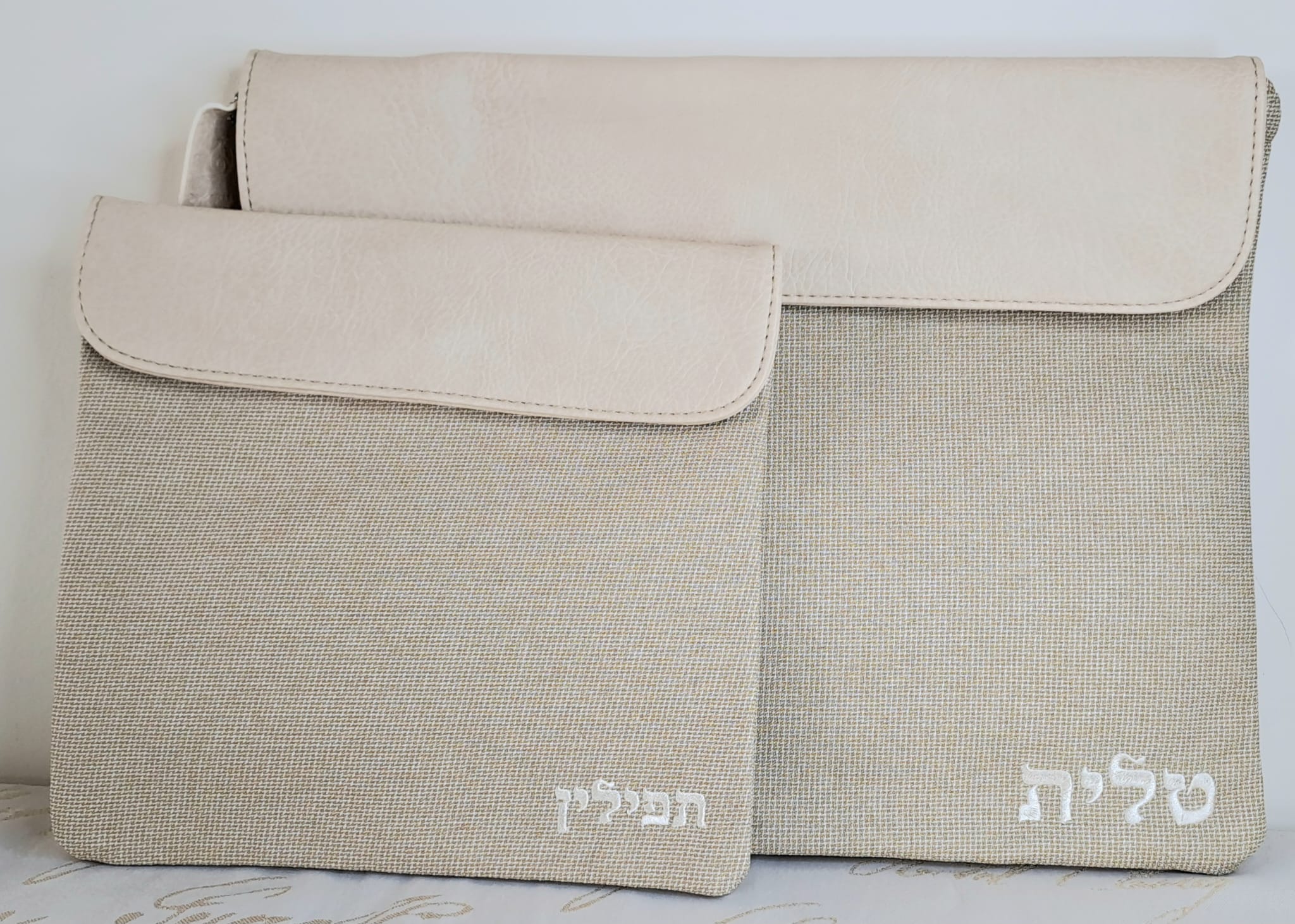 כיסוי טלית ותפילין משולב פשתן ודמוי עור קרם בהיר אוריה אומנות ועיצוב בטליתות 2