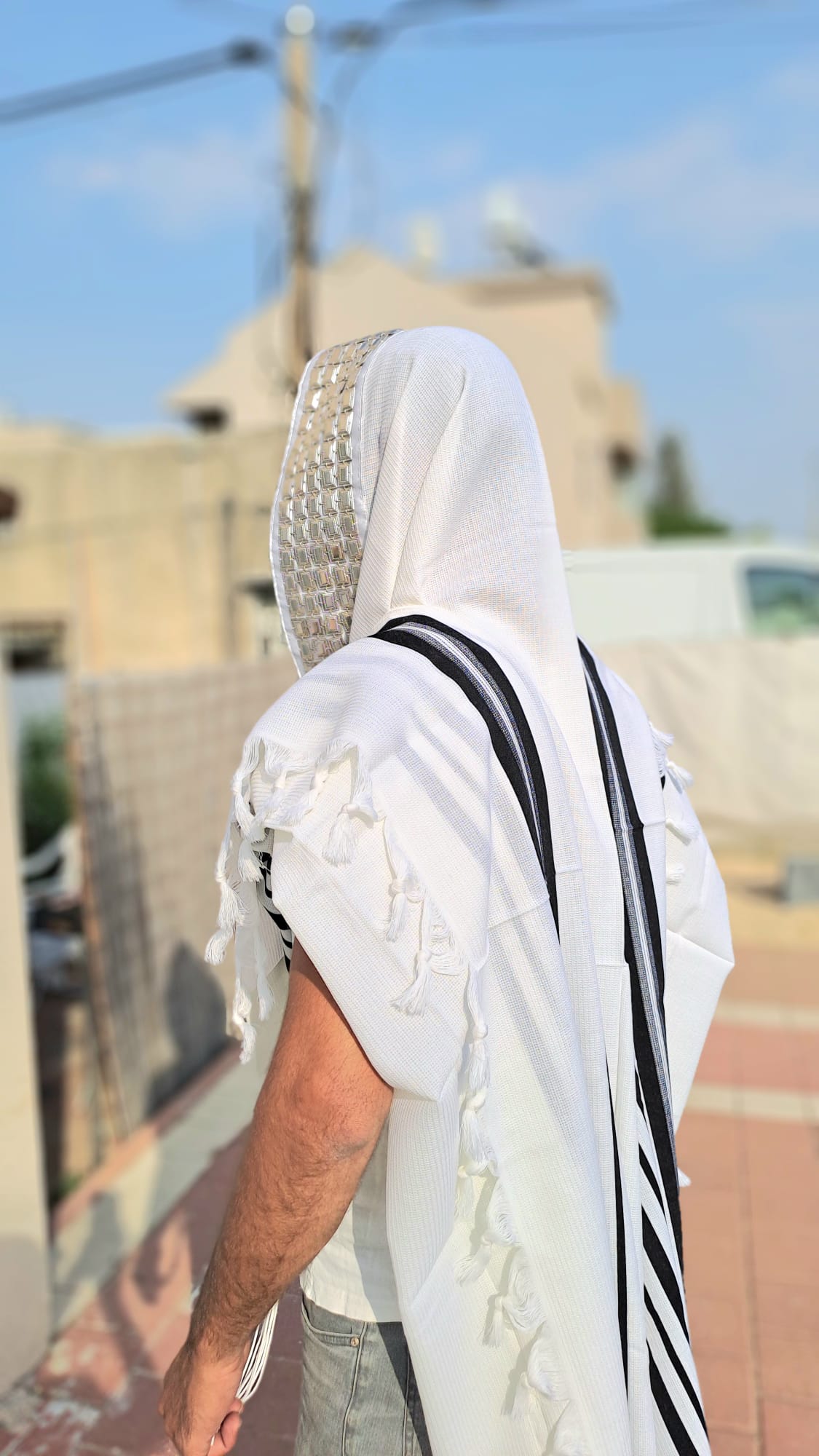 טלית 100% צמר מונע החלקה עם פסים שחורים עדינים ועטרה כסף טהור אוריה אומנות ועיצוב 2