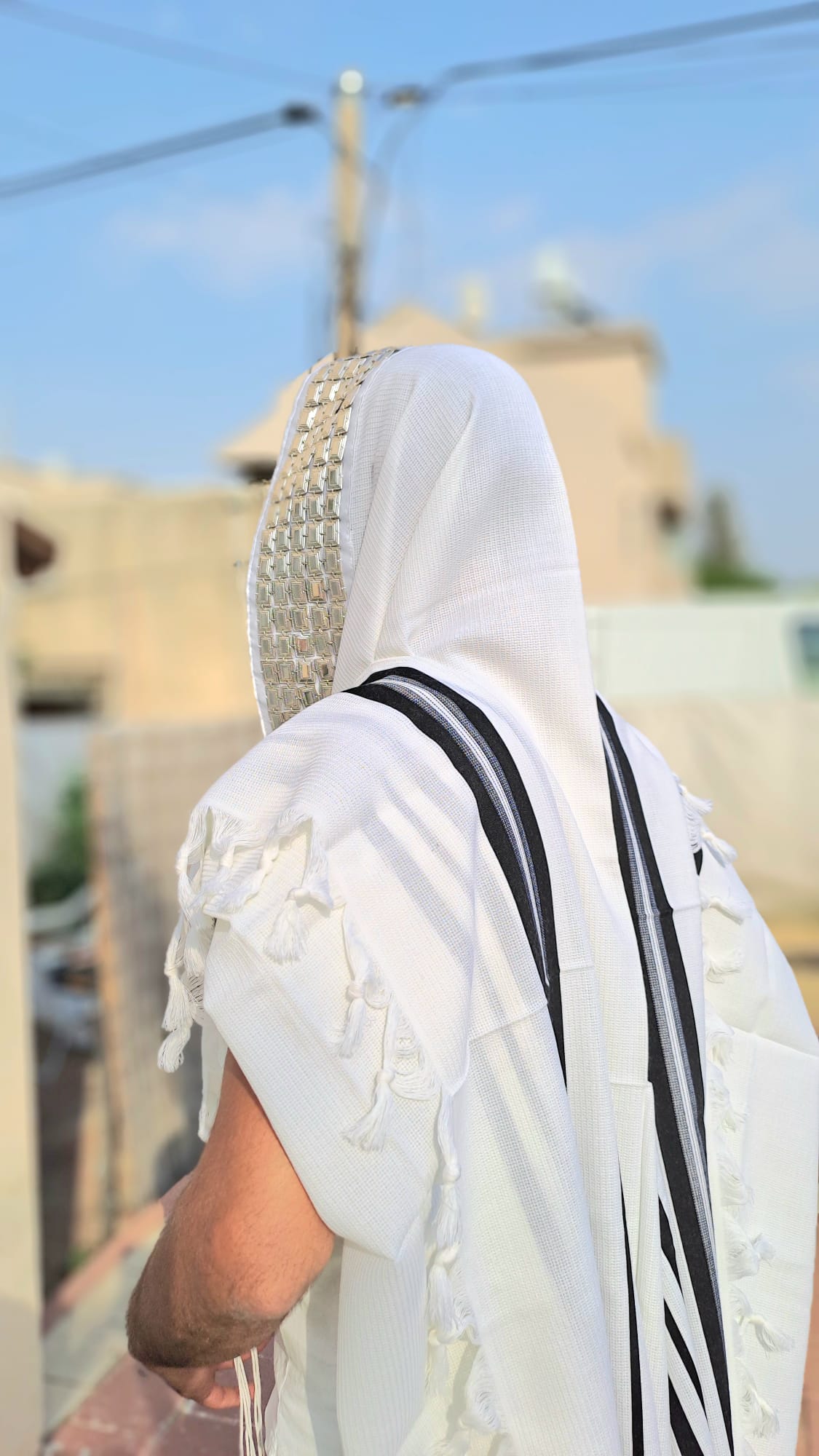 טלית 100% צמר מונע החלקה עם פסים שחורים עדינים ועטרה כסף טהור אוריה אומנות ועיצוב 3