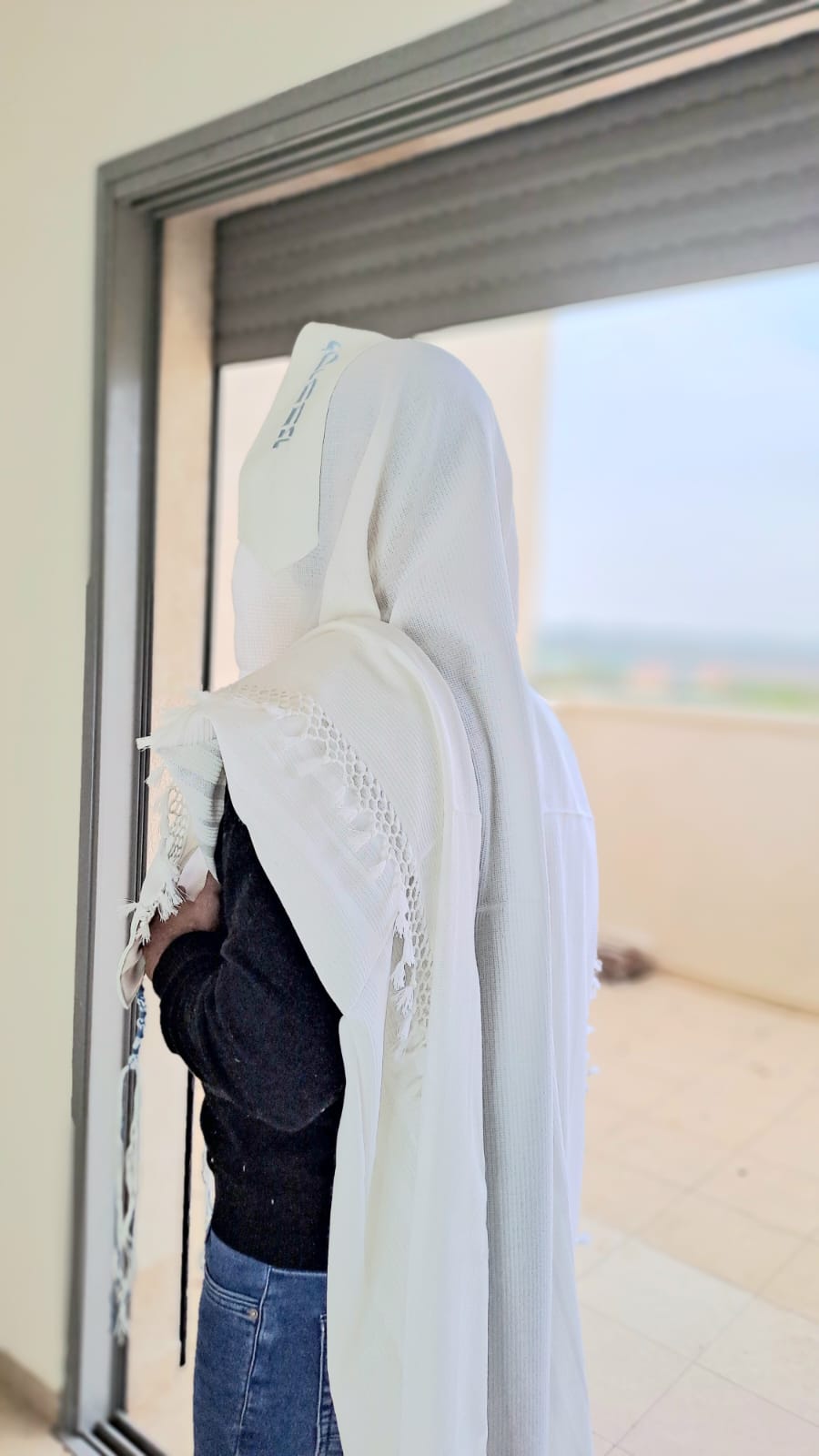 טלית חתנים מהודרת בעיצוב תכלת ולבן עם רקמה אוריה אומנות ועיצוב בטליתות 2