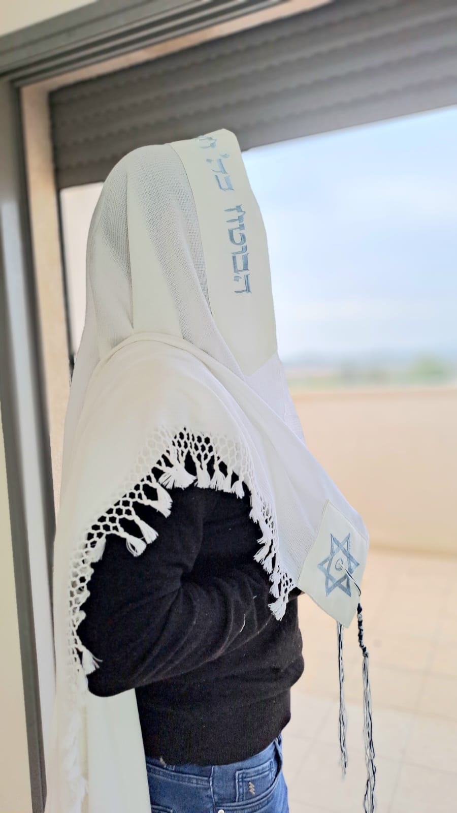 טלית חתנים מהודרת בעיצוב תכלת ולבן עם רקמה אוריה אומנות ועיצוב בטליתות 3