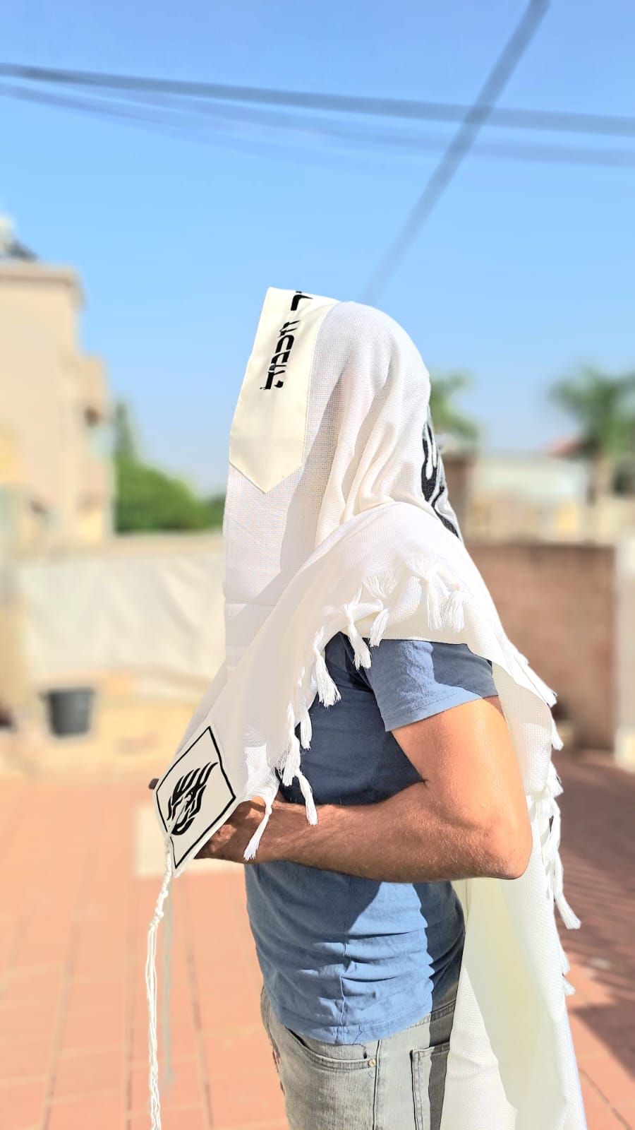 טלית חתנים מהודרת עם רקמת האש שלי שחור וכסף נוצץ אוריה אומנות ועיצוב בטליתות 2