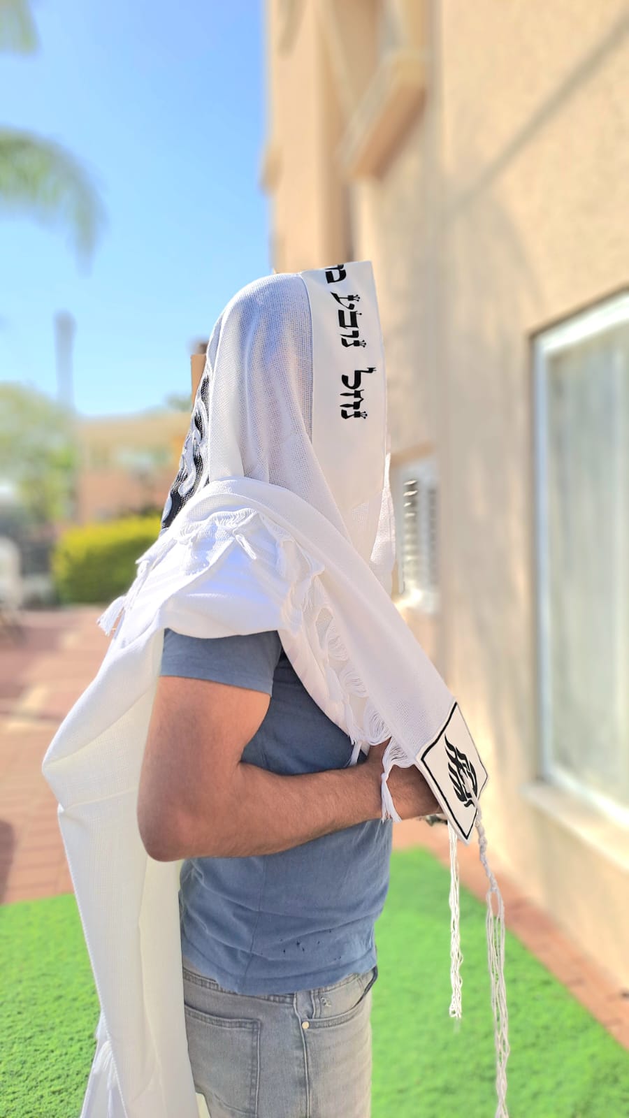 טלית חתנים מהודרת עם רקמת האש שלי שחור וכסף נוצץ אוריה אומנות ועיצוב בטליתות 5