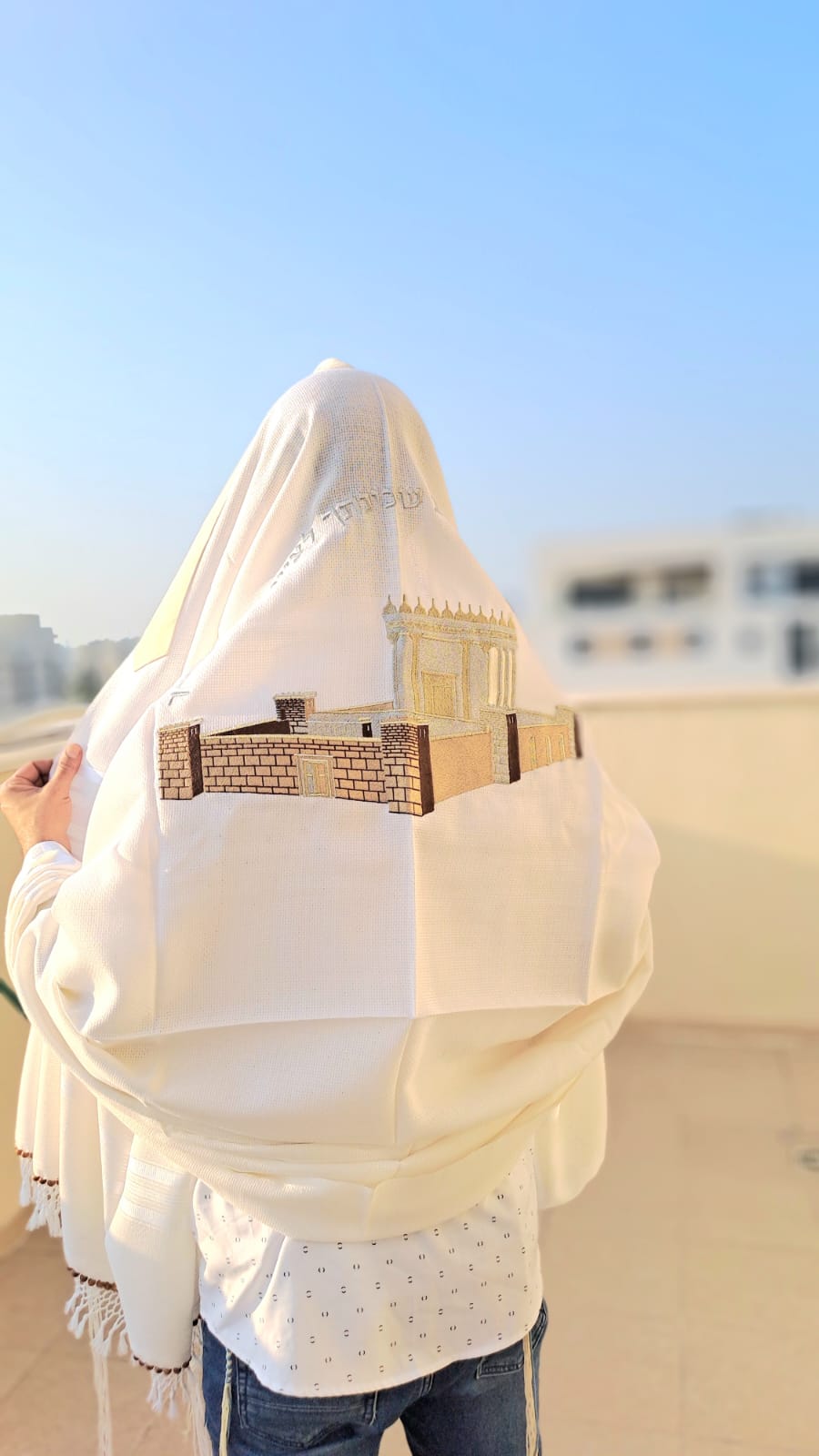 טלית מהודרת בעיצוב עם רקמת בית המקדש לא מחליקה אוריה - אומנות ועיצוב בטליתות 1