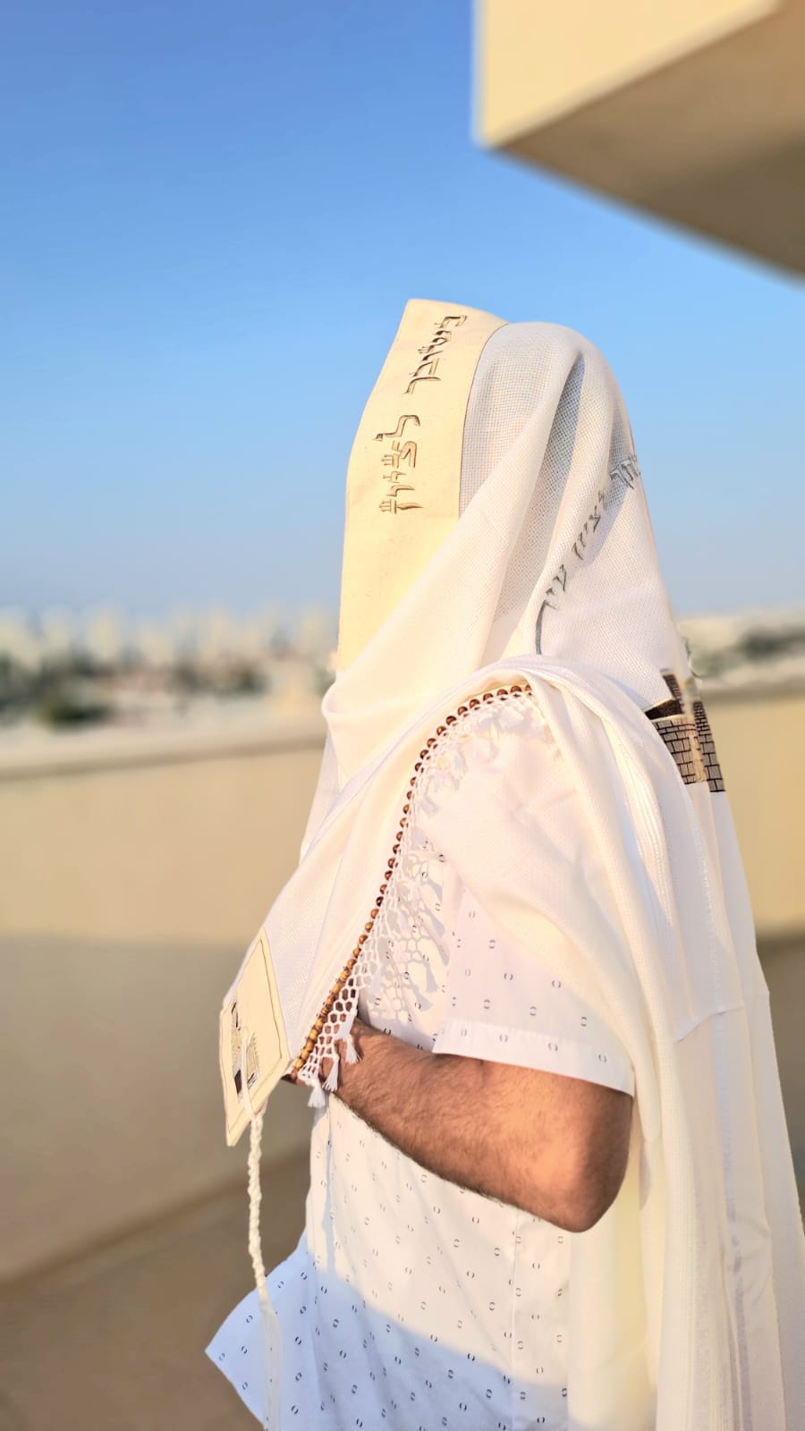 טלית מהודרת בעיצוב עם רקמת בית המקדש לא מחליקה אוריה - אומנות ועיצוב בטליתות 13