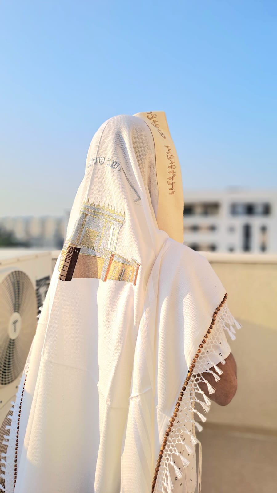 טלית מהודרת בעיצוב עם רקמת בית המקדש לא מחליקה אוריה - אומנות ועיצוב בטליתות 15