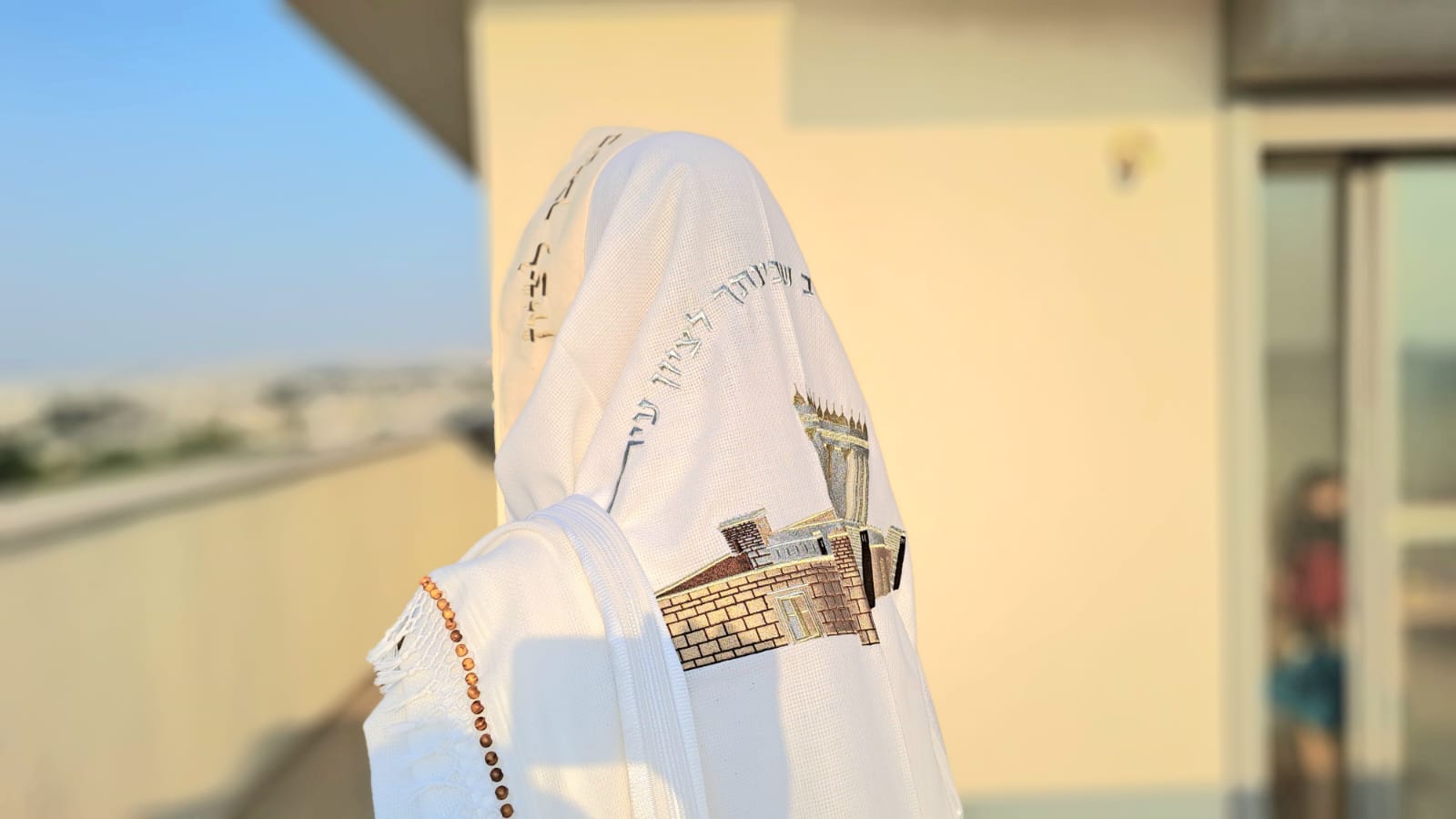 טלית מהודרת בעיצוב עם רקמת בית המקדש לא מחליקה אוריה - אומנות ועיצוב בטליתות 18