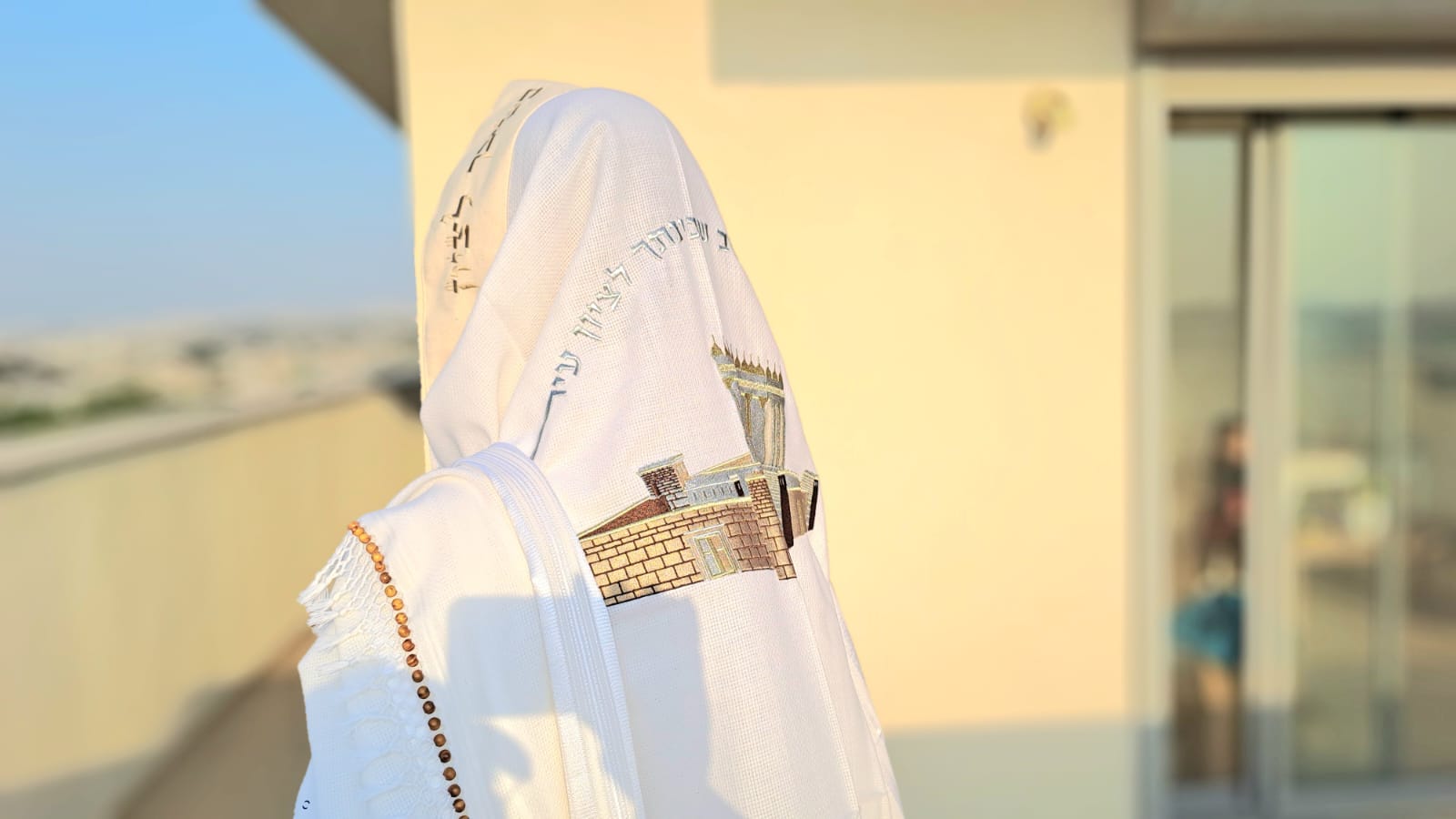 טלית מהודרת בעיצוב עם רקמת בית המקדש לא מחליקה אוריה - אומנות ועיצוב בטליתות 19