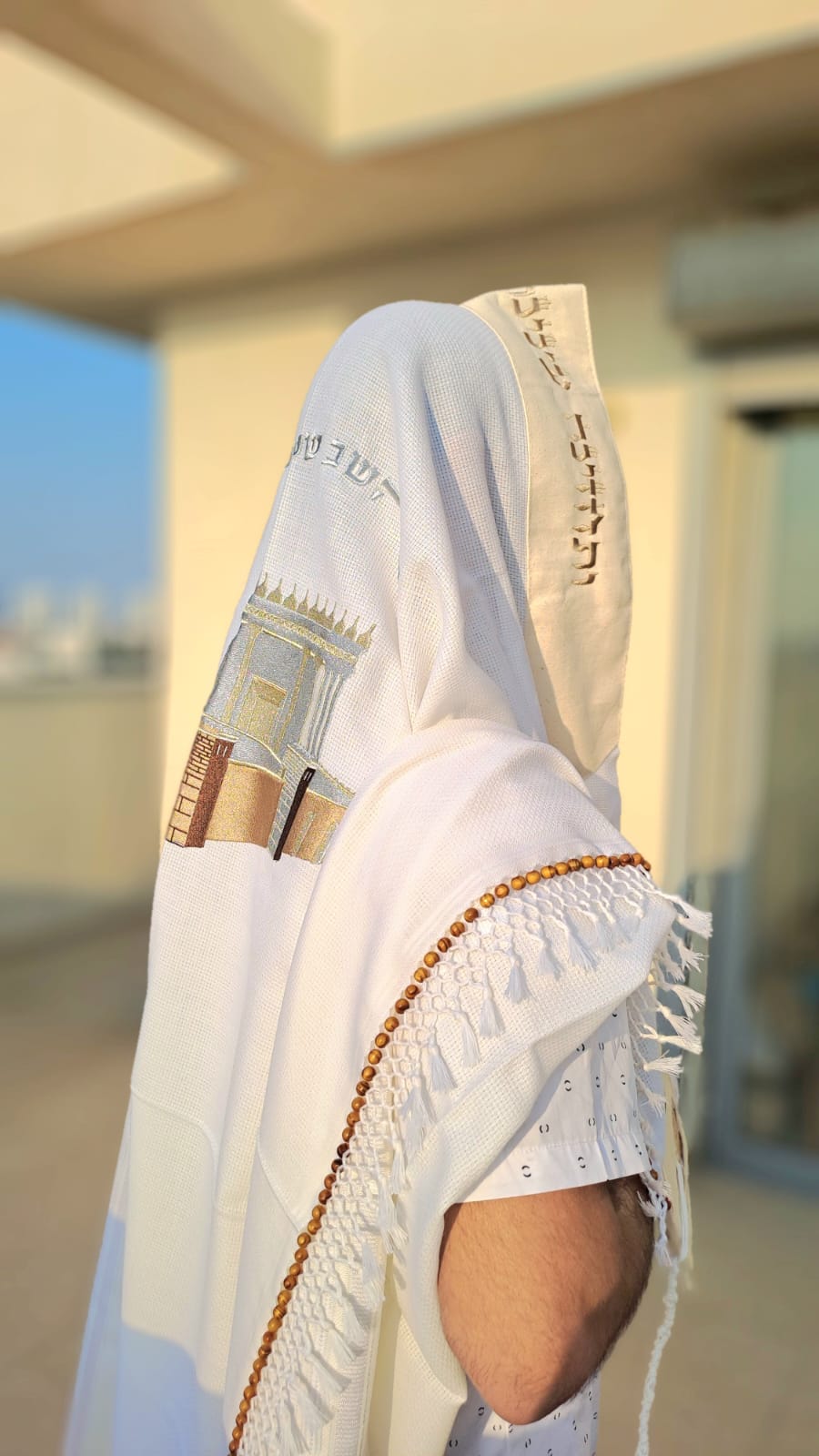 טלית מהודרת בעיצוב עם רקמת בית המקדש לא מחליקה אוריה - אומנות ועיצוב בטליתות 9