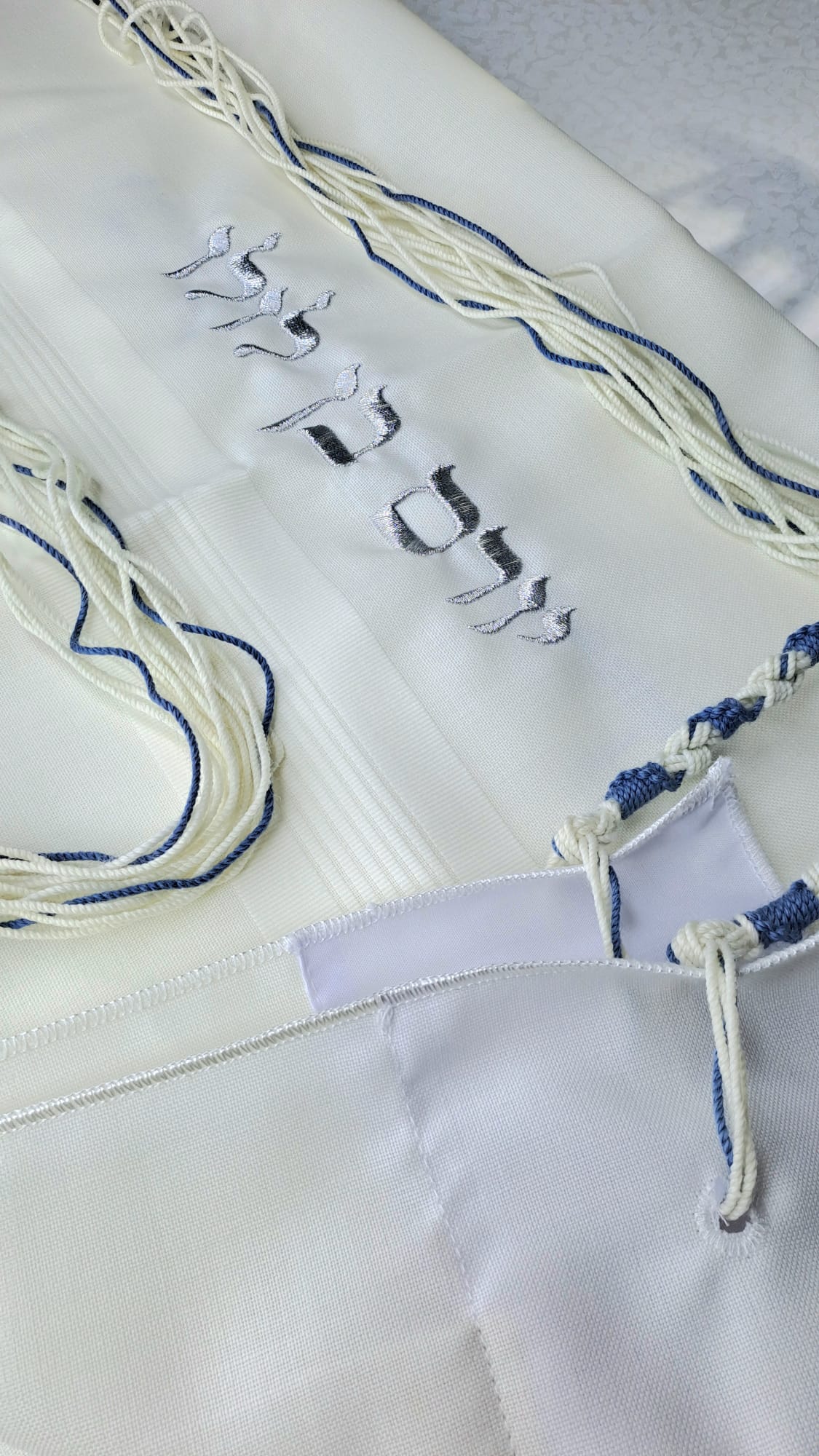 ציצית מהודרת למתנה עם רקמה של ברכה ורקמת שם אישית אוריה אומנות ועיצוב בטליתות 2