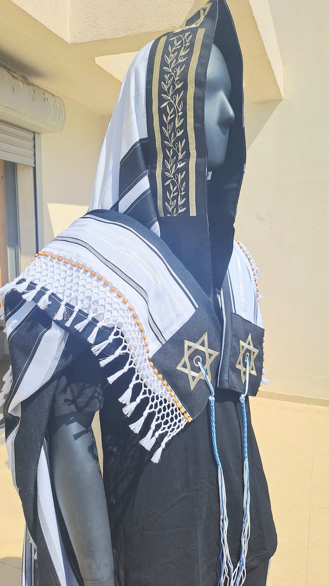 טלית תימנית מפוארת ענפי זית מגן דוד זהב נוצץ וחרוזי עץ בעבודת יד אוריה עיצוב טליתות 4