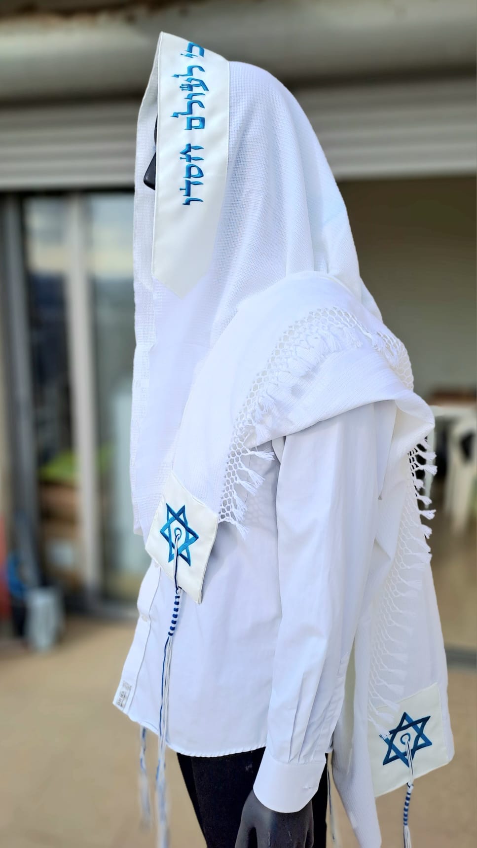 טלית לבנה בעיצוב יוקרתי הודו לה כי טוב בגוון טורקיז עם שזירה עבודת יד אוריה עיצוב טליתות 1