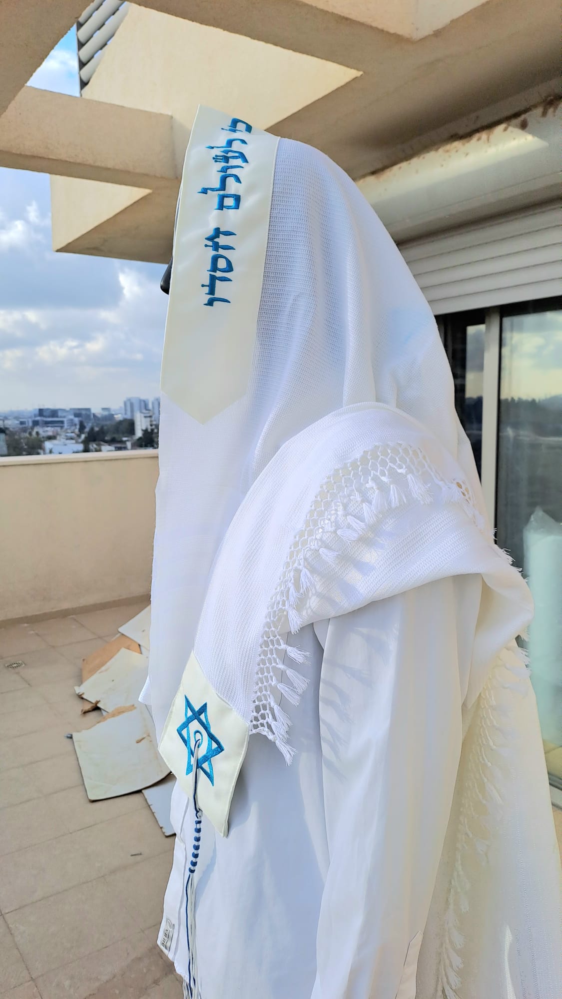 טלית לבנה בעיצוב יוקרתי הודו לה כי טוב בגוון טורקיז עם שזירה עבודת יד אוריה עיצוב טליתות 6