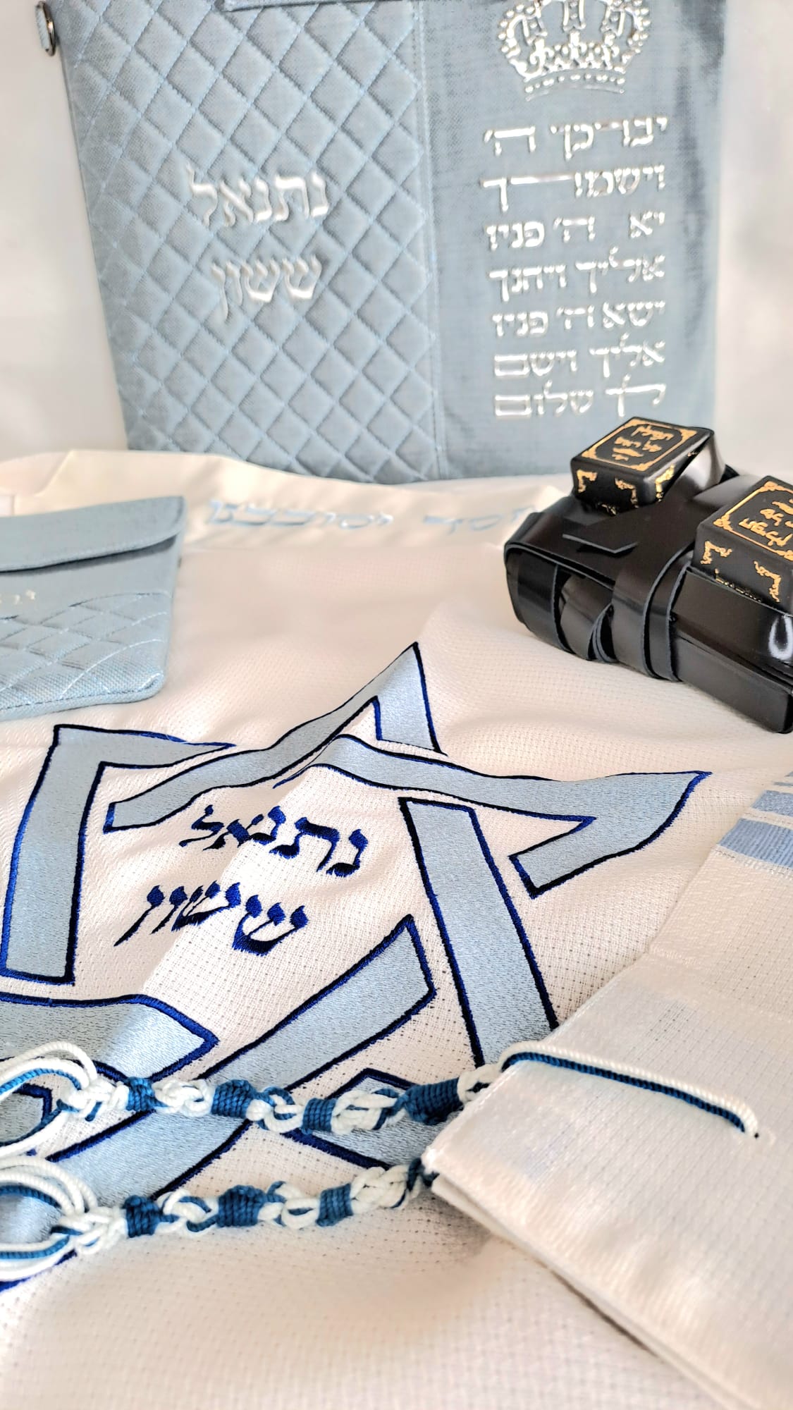 סט בר מצווה יוקרתי טלית ותפילין מהודרים ורקמת מגן דוד אוריה עיצוב טליתות 1