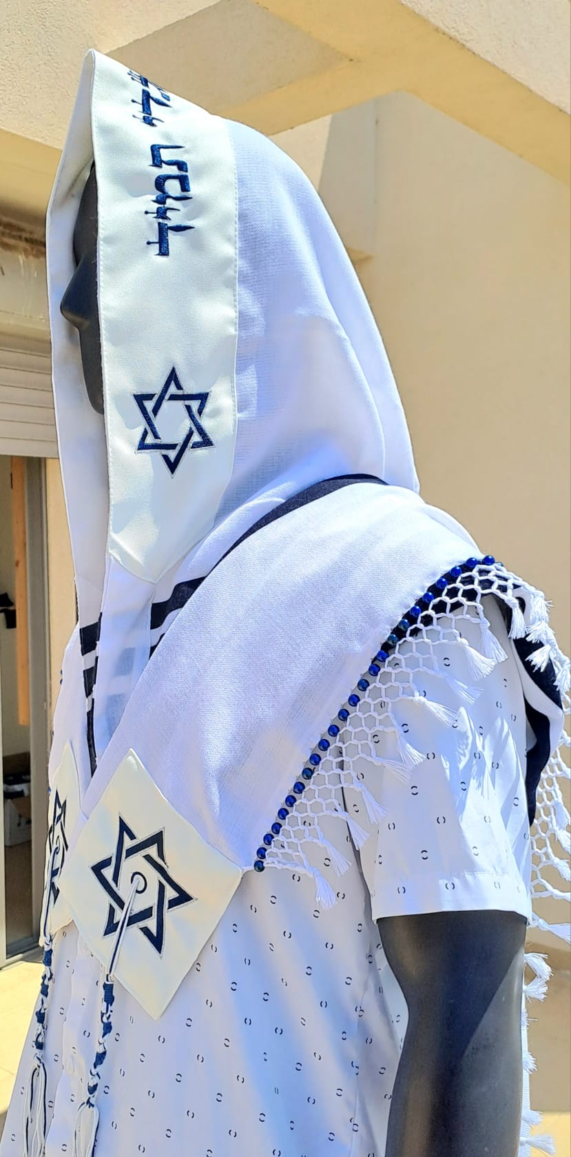 טלית צמר יוקרתית בעיצוב כחול כהה – כסף ושזירת חרוזים בעבודת יד 1 (2)