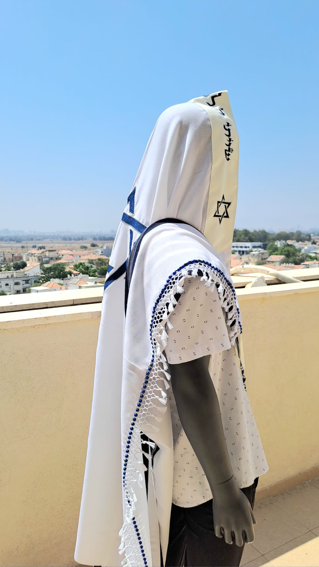 טלית צמר יוקרתית בעיצוב כחול כהה – כסף ושזירת חרוזים בעבודת יד 2 (2)