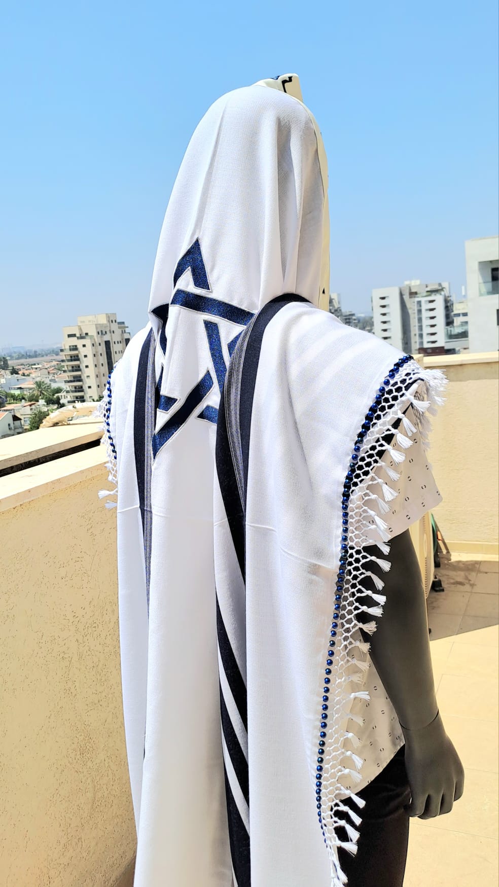 טלית צמר יוקרתית בעיצוב כחול כהה – כסף ושזירת חרוזים בעבודת יד 3 (2)