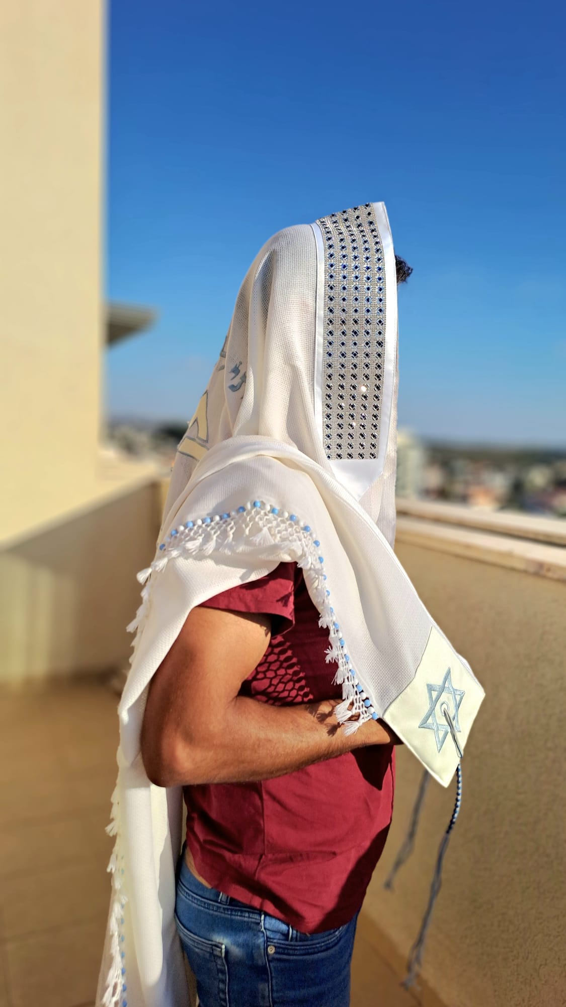 טלית צמר יוקרתית בעיצוב תכלת לבן מגן דוד עם שזירת חרוזים בעבודת יד אוריה אומנות ועיצוב בטליתות 3