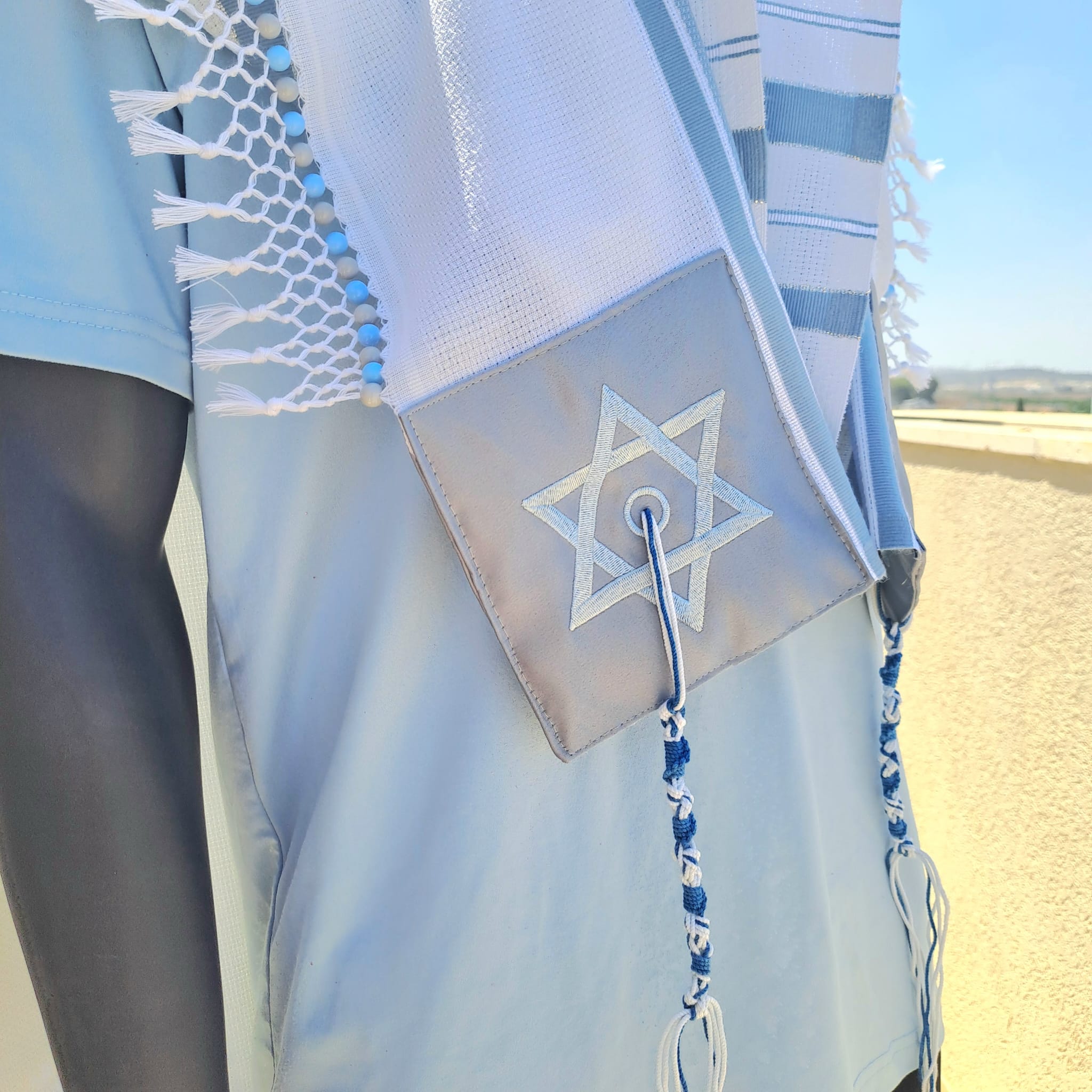 טלית יוקרתית בעיצוב moshe עם שזירת חרוזים בעבודת יד אוריה עיצוב טליתות 2