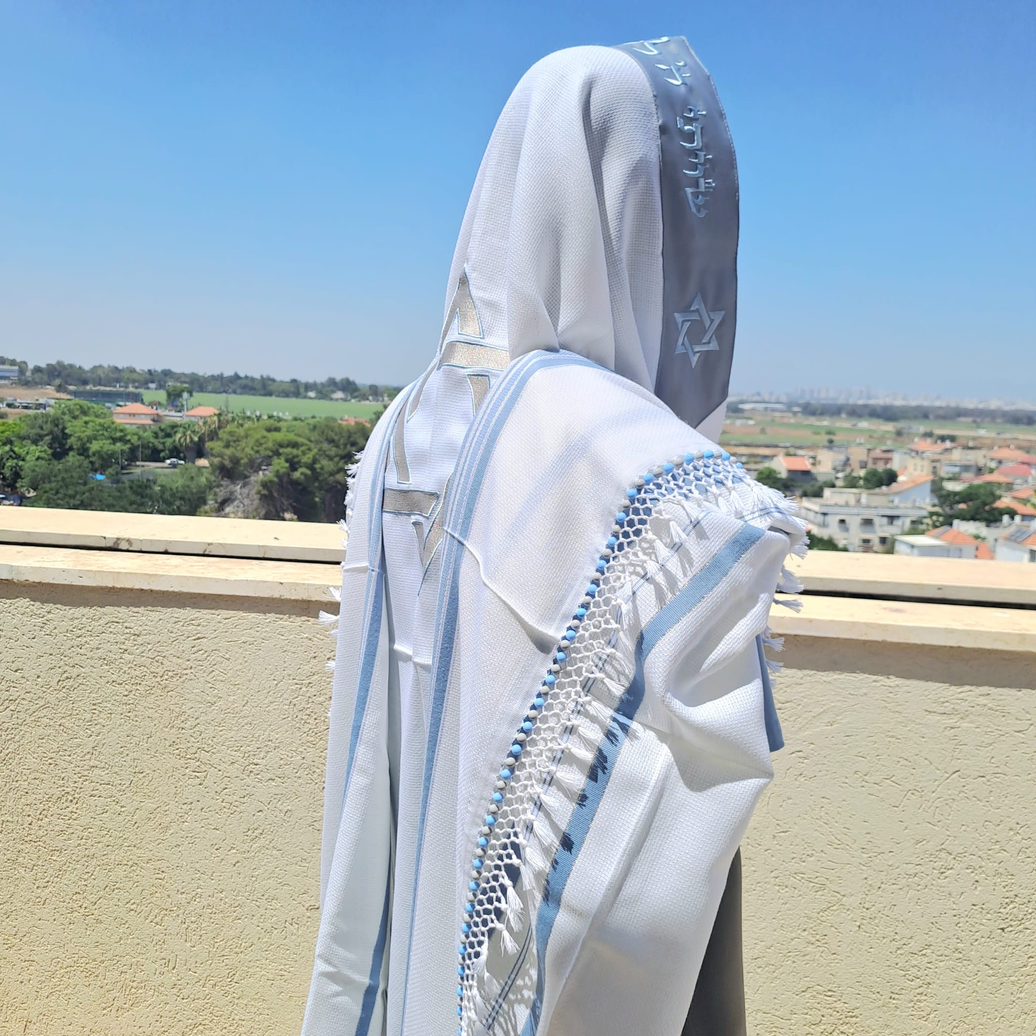 טלית יוקרתית בעיצוב moshe עם שזירת חרוזים בעבודת יד אוריה עיצוב טליתות 4