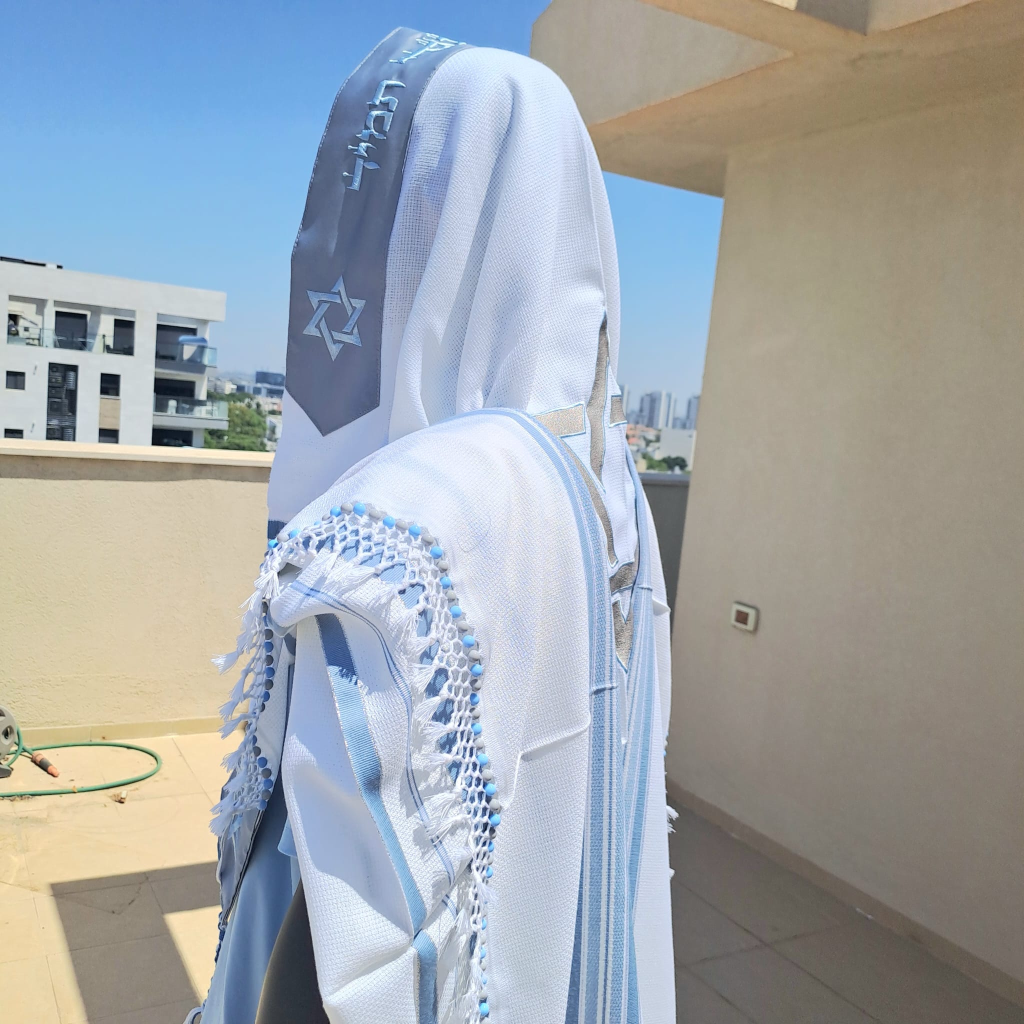 טלית יוקרתית בעיצוב moshe עם שזירת חרוזים בעבודת יד אוריה עיצוב טליתות 7