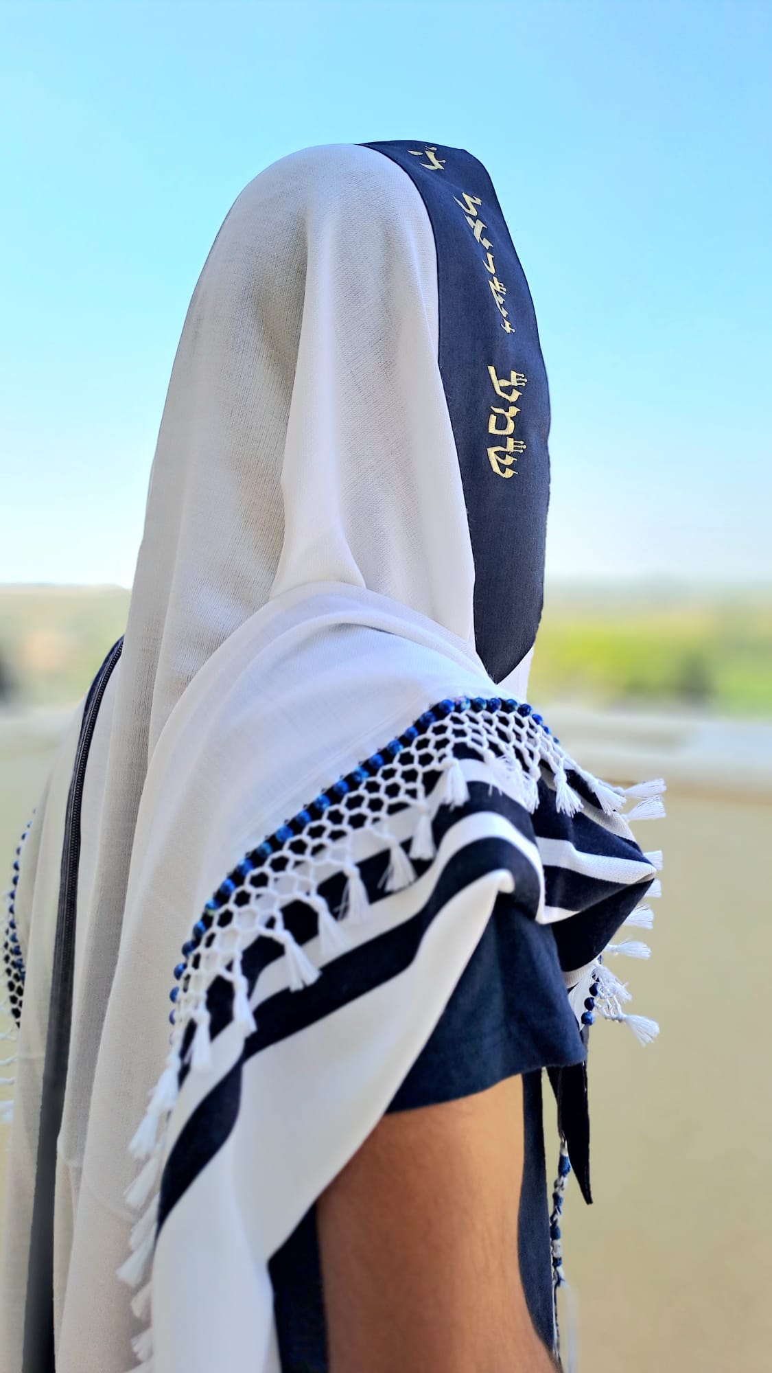 טלית צמר יוקרתית בעיצוב מנורת – המקדש עם שזירת חרוזים בעבודת יד 3