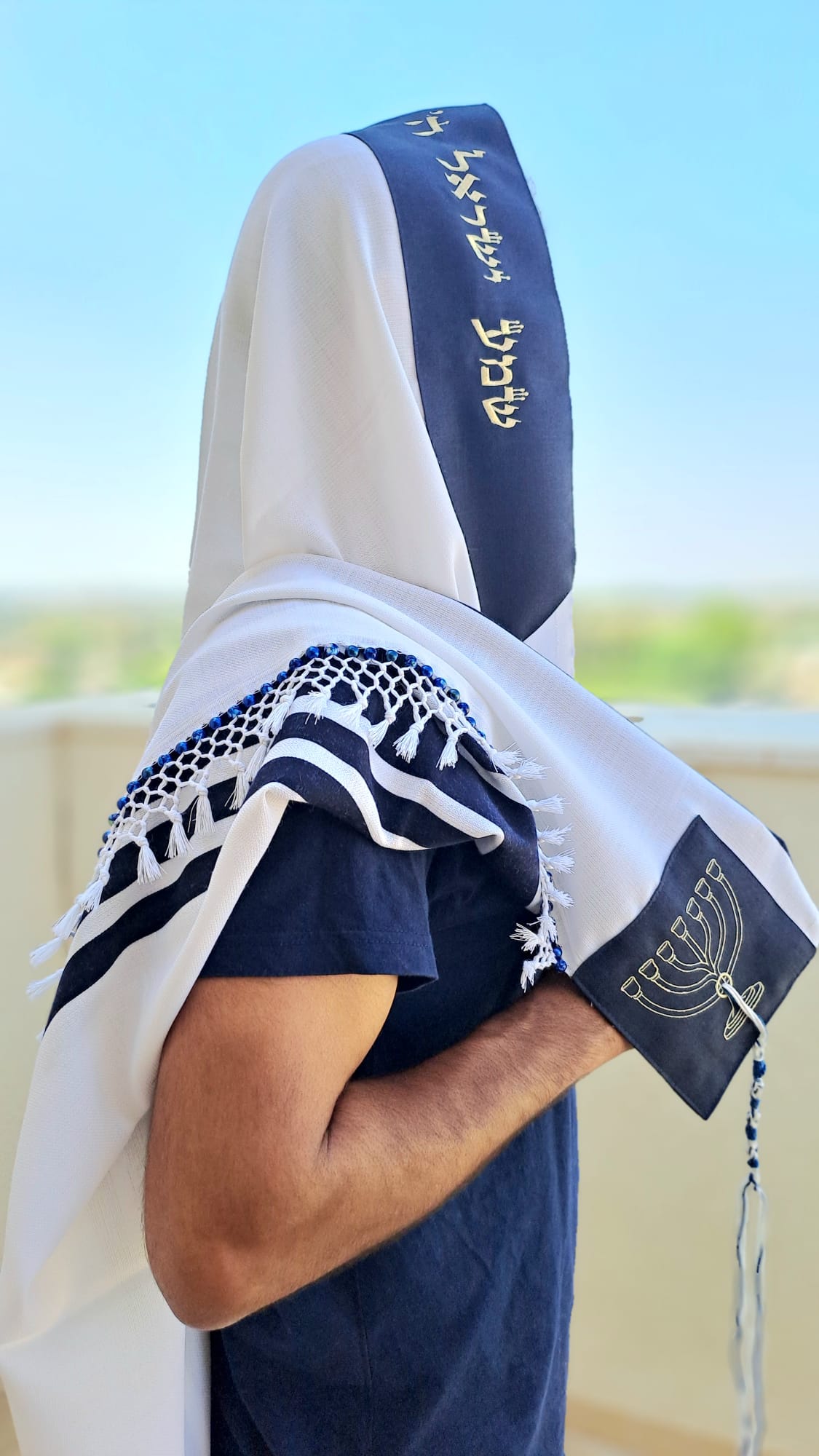טלית צמר יוקרתית בעיצוב מנורת – המקדש עם שזירת חרוזים בעבודת יד 6