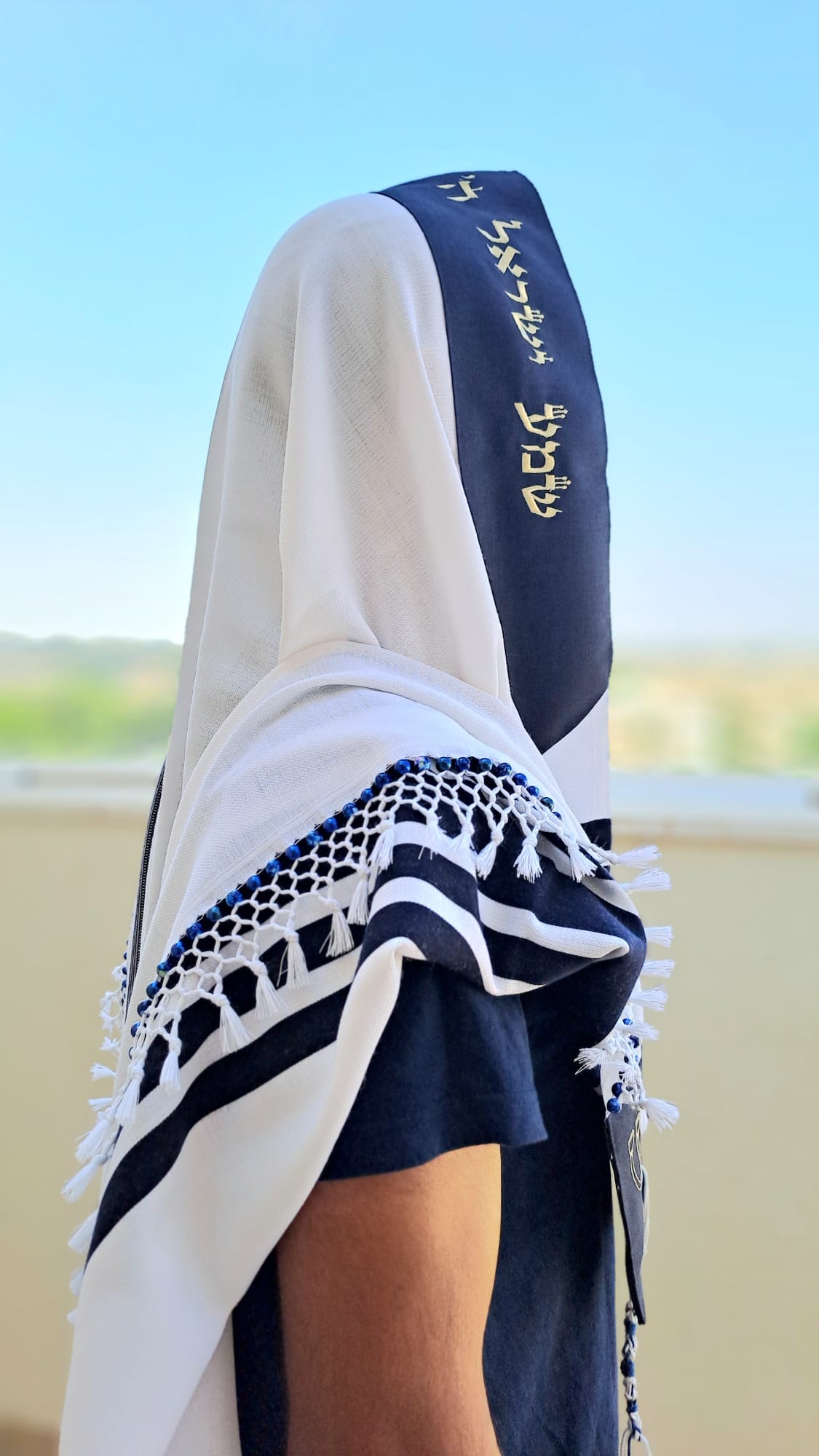 טלית צמר יוקרתית בעיצוב מנורת – המקדש עם שזירת חרוזים בעבודת יד 7