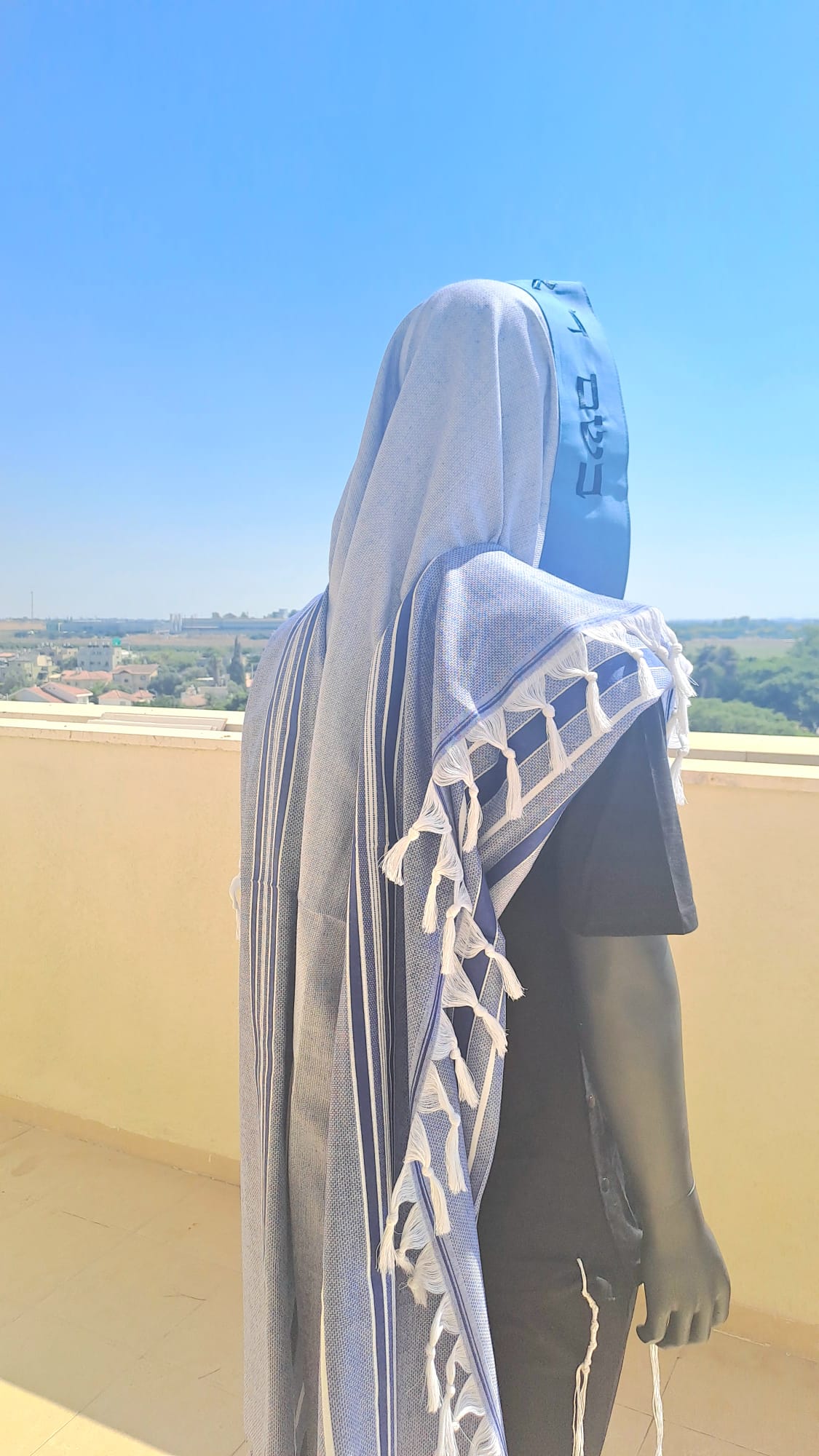 טלית צמר מהודרת בעיצוב תכלת כחול בשם ה עם פתיל תכלת אוריה עיצוב טליתות 5
