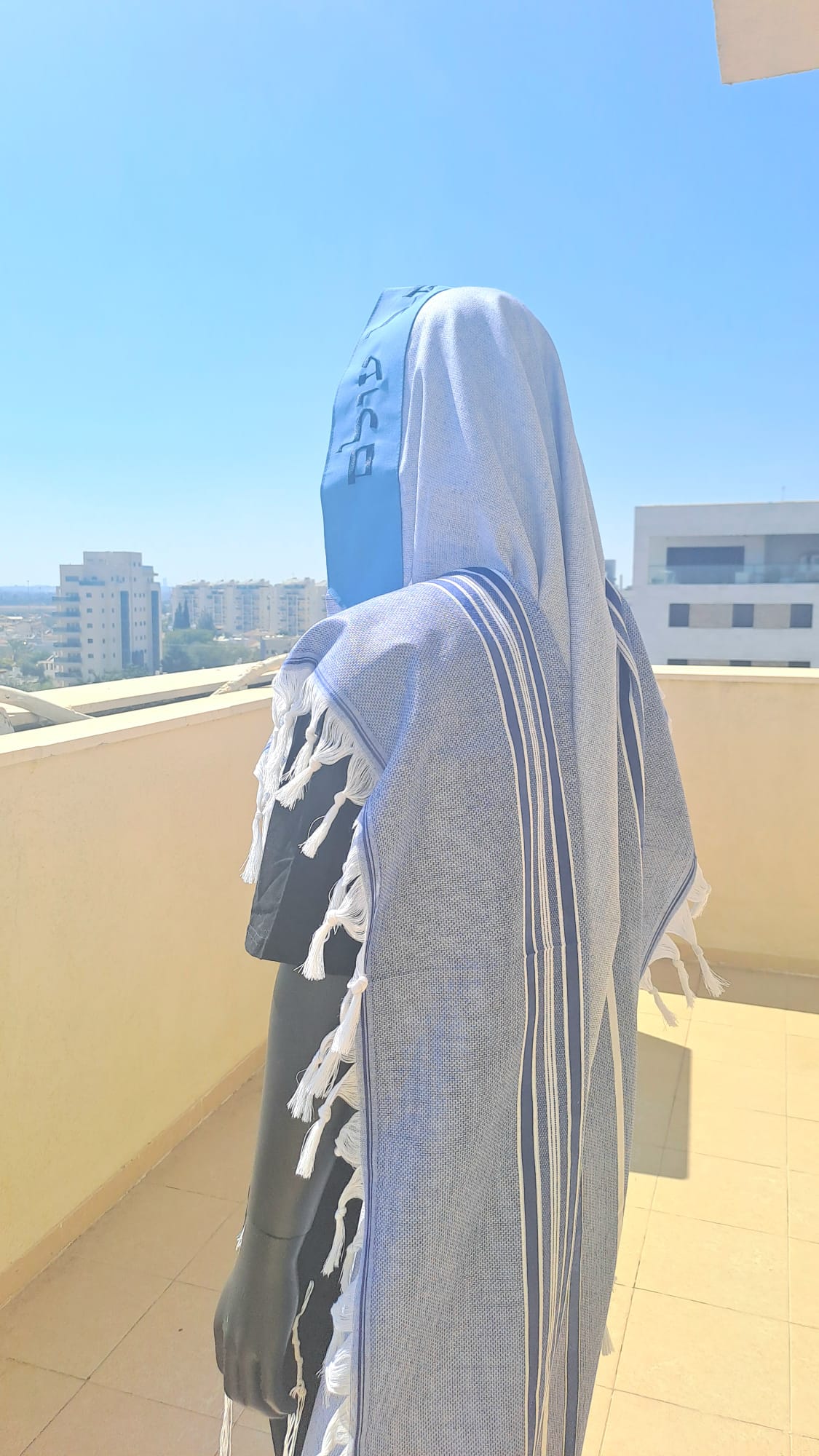 טלית צמר מהודרת בעיצוב תכלת כחול בשם ה עם פתיל תכלת אוריה עיצוב טליתות 8