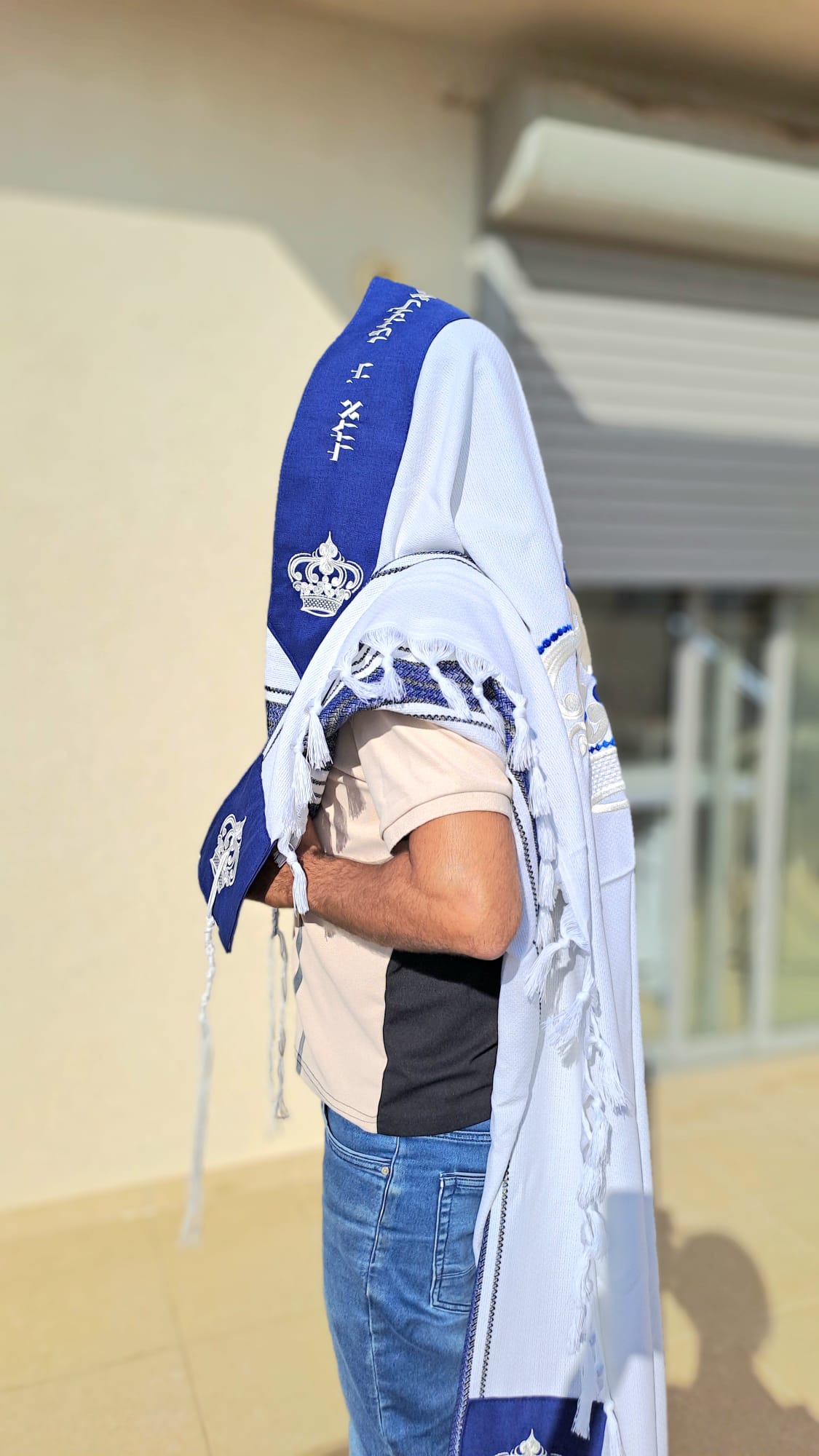 טלית צמר יוקרתית באריגה דמוי עבודת יד כתר יוקרה - כחול רויאל בעיצוב LIAT אוריה עיצוב טליתות 4
