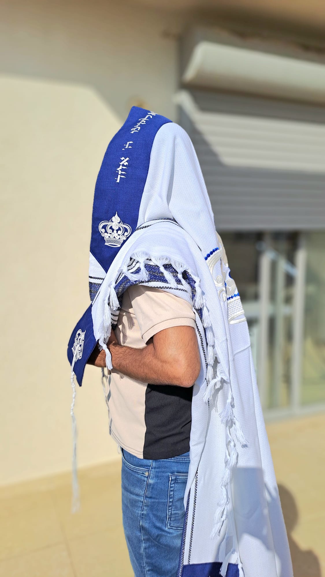 טלית צמר יוקרתית באריגה דמוי עבודת יד כתר יוקרה - כחול רויאל בעיצוב LIAT אוריה עיצוב טליתות 5