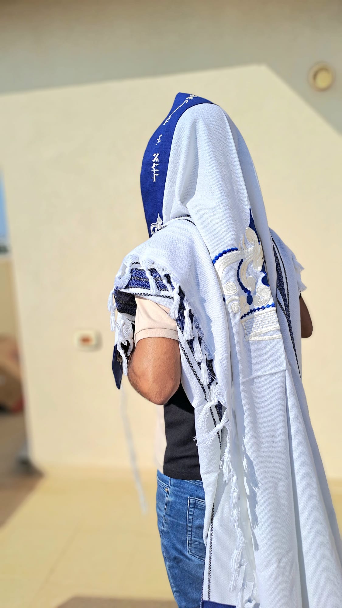טלית צמר יוקרתית באריגה דמוי עבודת יד כתר יוקרה - כחול רויאל בעיצוב LIAT אוריה עיצוב טליתות 7