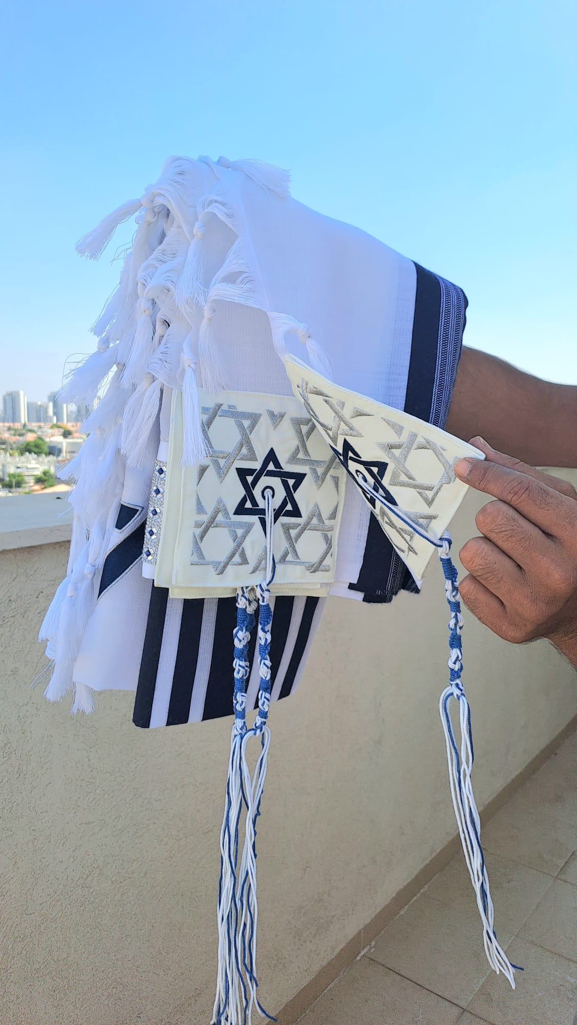 טלית צמר יוקרתית בעיצוב Osher כחול וכסף נוצץ בשילוב חרוזים בעבודת יד אוריה עיצוב טליתות 5