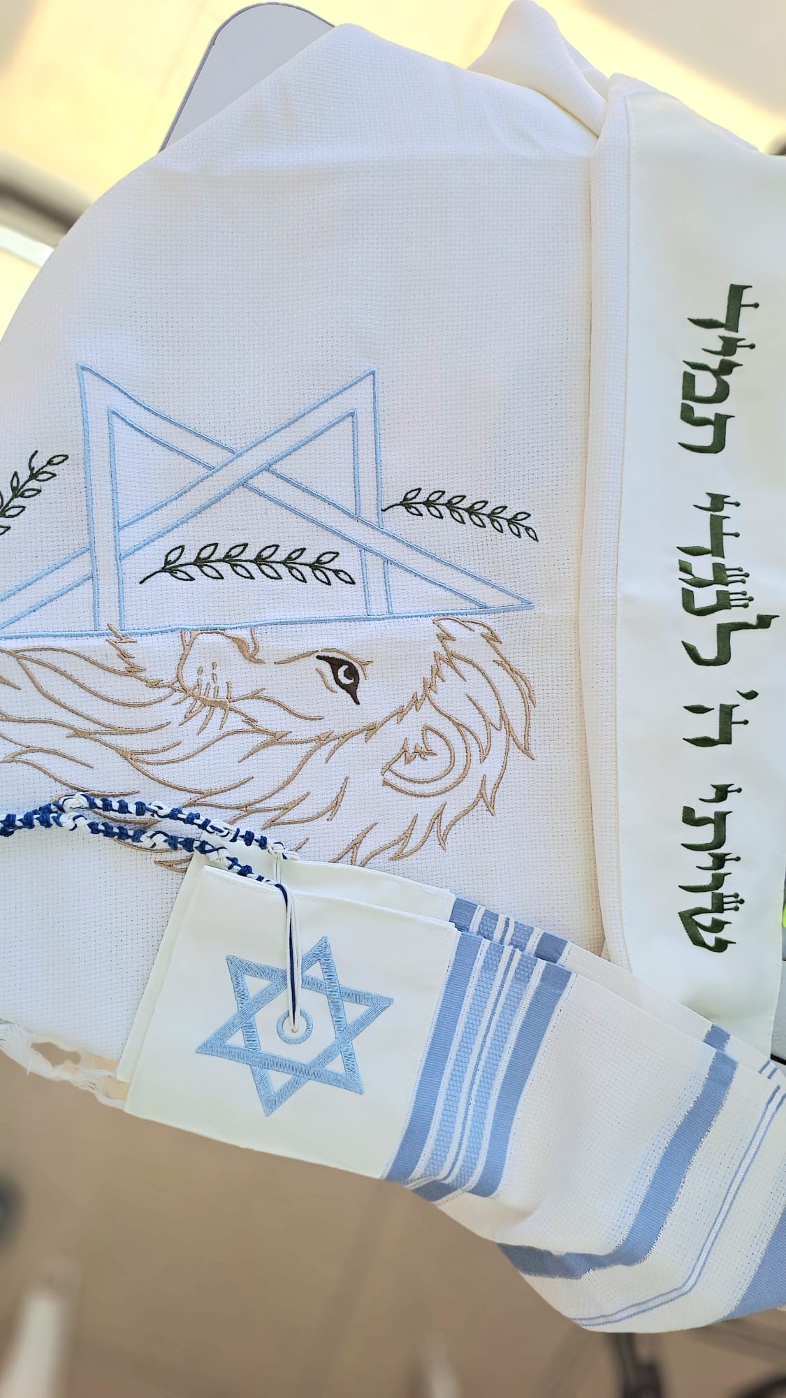 טלית 100% צמר בעיצוב יוקרתי חצי אריה וחצי מגן דוד אוריה עיצוב טליתות 3