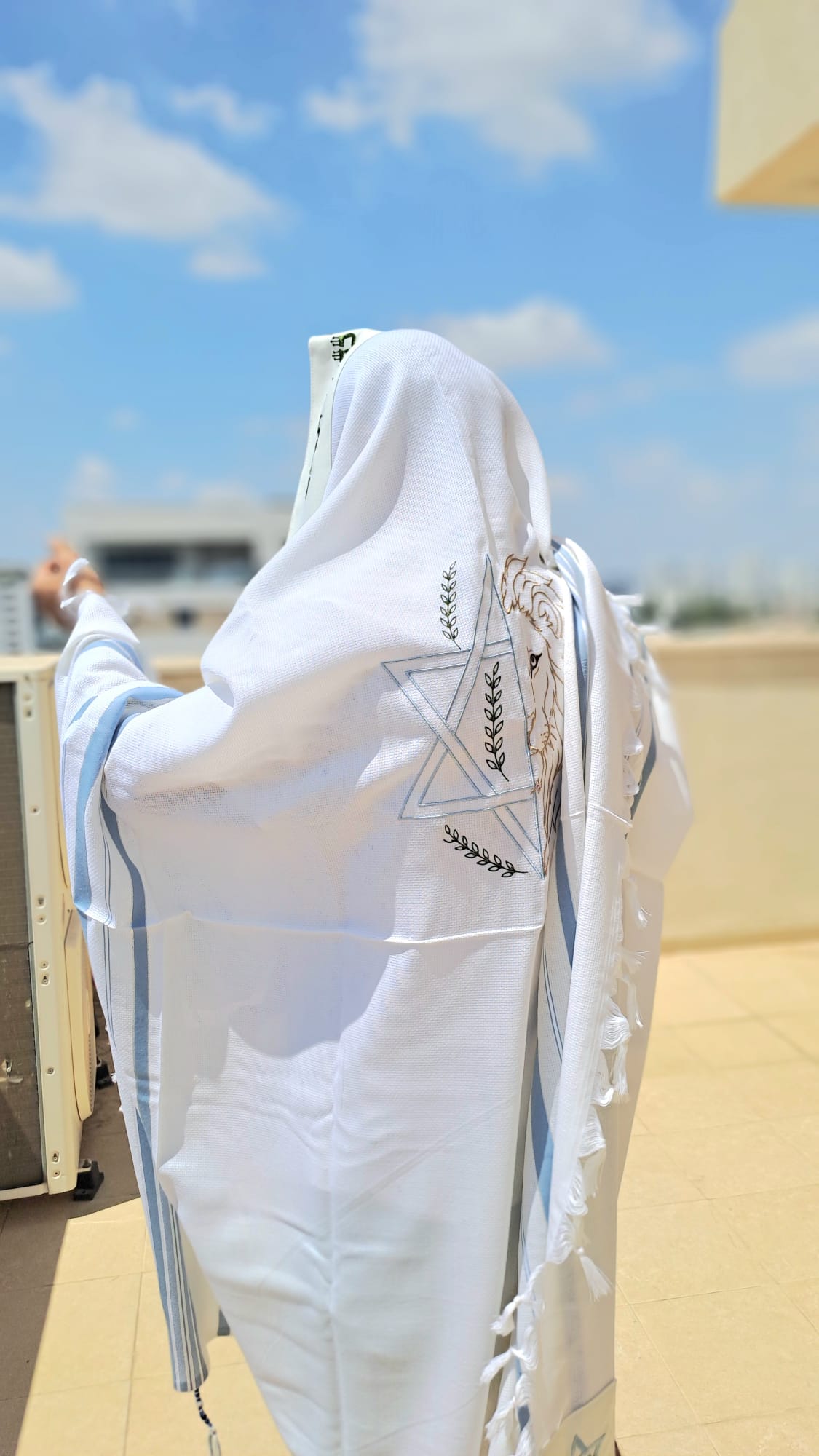 טלית 100% צמר בעיצוב יוקרתי חצי אריה וחצי מגן דוד אוריה עיצוב טליתות 8