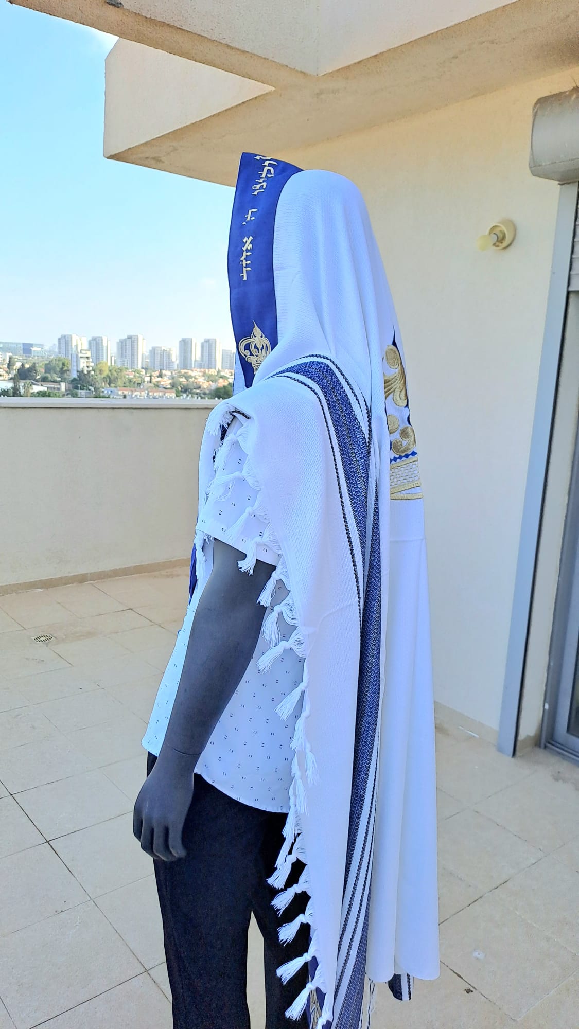 טלית צמר יוקרתית באריגה דמוי עבודת יד כתר יוקרה זהב וכחול רויאל אוריה עיצוב טליתות 6